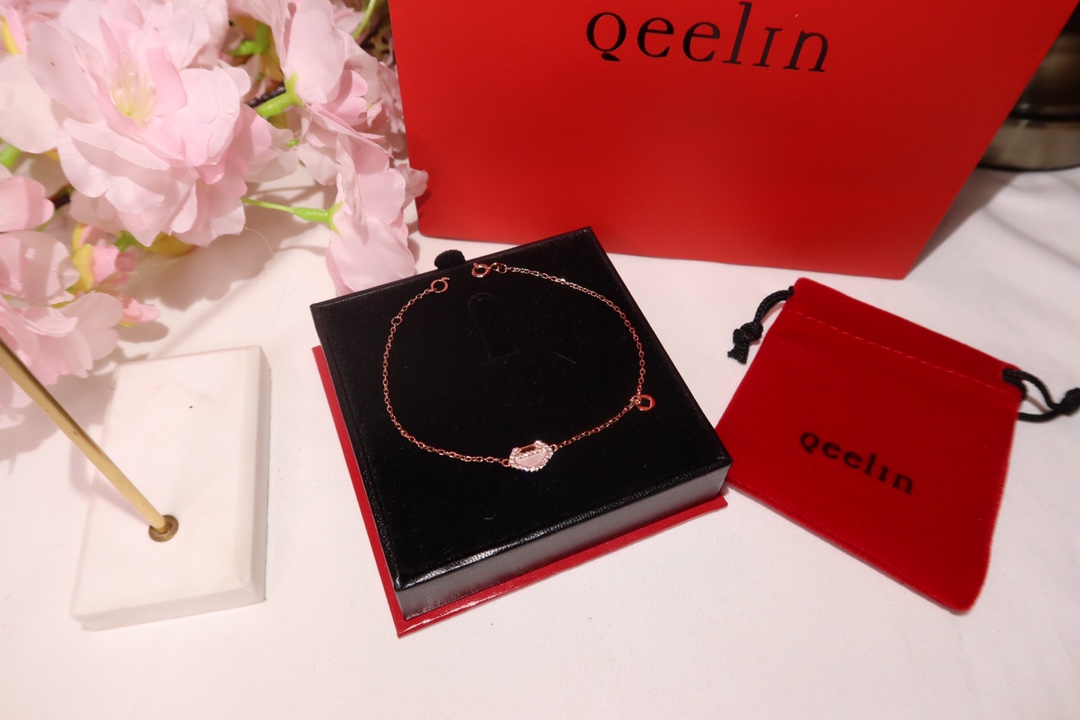 NO:103020,White shell Ruyi Lock Bracelet Necklace Qeelin Kirin Jewelry Yu Yi series Ruyi Lock, inspired by ancient Chinese traditional jewelry with meaning and mystery - Long Life Lock!  S925 sterling silver material, kirin necklace, qeelin, necklace, bracelet, pure silver19860909白贝如意锁手链 项链 Qeelin 麒麟珠宝 Yu Yi系列 如意锁, 灵感来自富有寓意及神秘色彩的古老中国传统饰品 ——长命锁 ！s925纯银材质,麒麟项链,qeelin,necklace,bracelet,pure silver,Jewelry