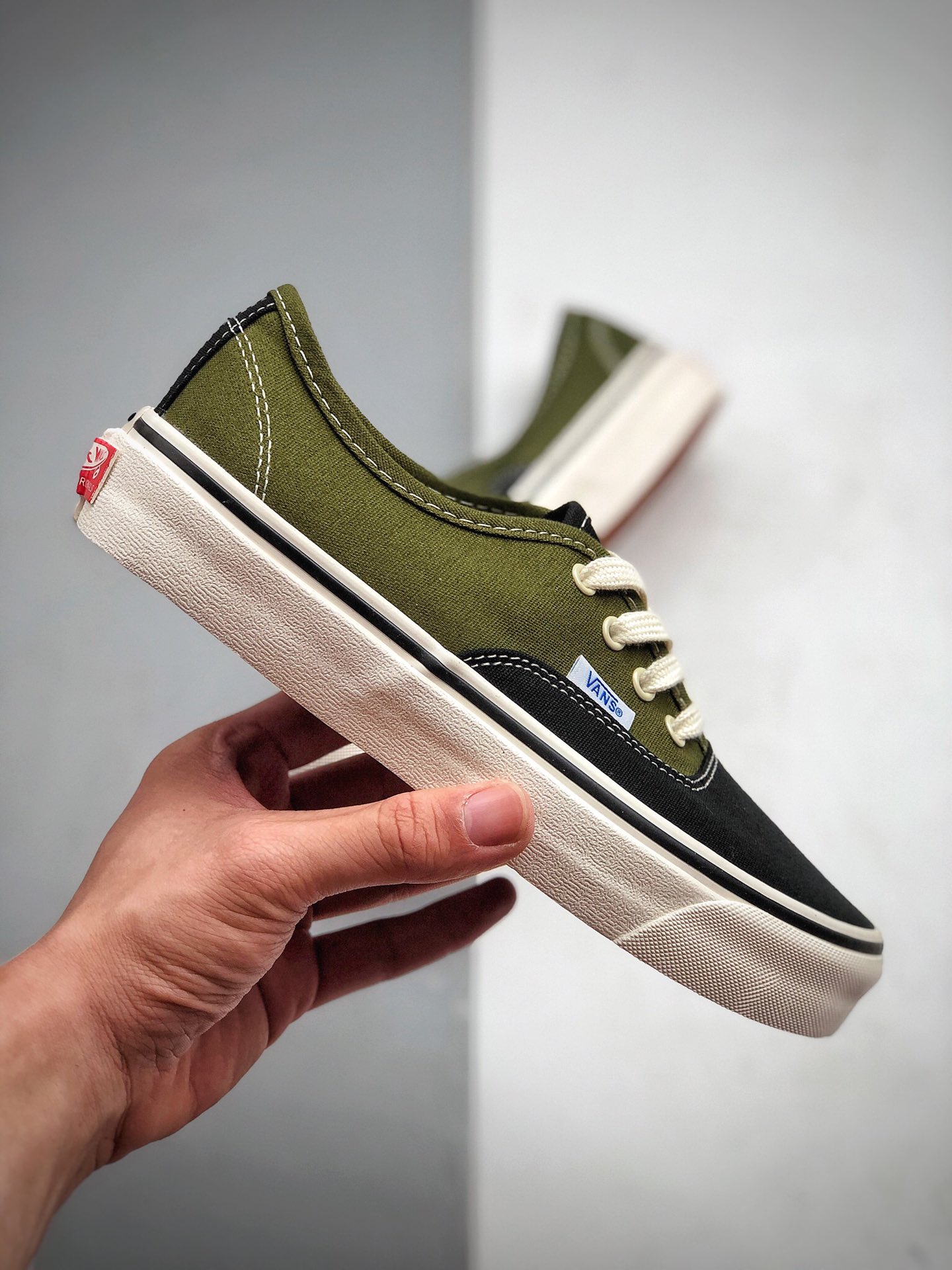 160 Vans Vault高端支线继续在旗下的Originals复古高端系列推出新品