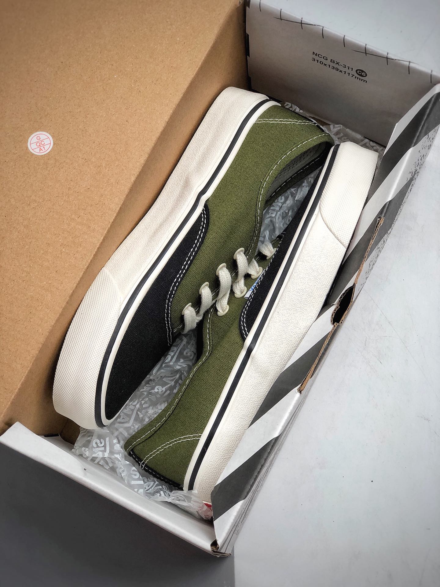 160 Vans Vault高端支线继续在旗下的Originals复古高端系列推出新品