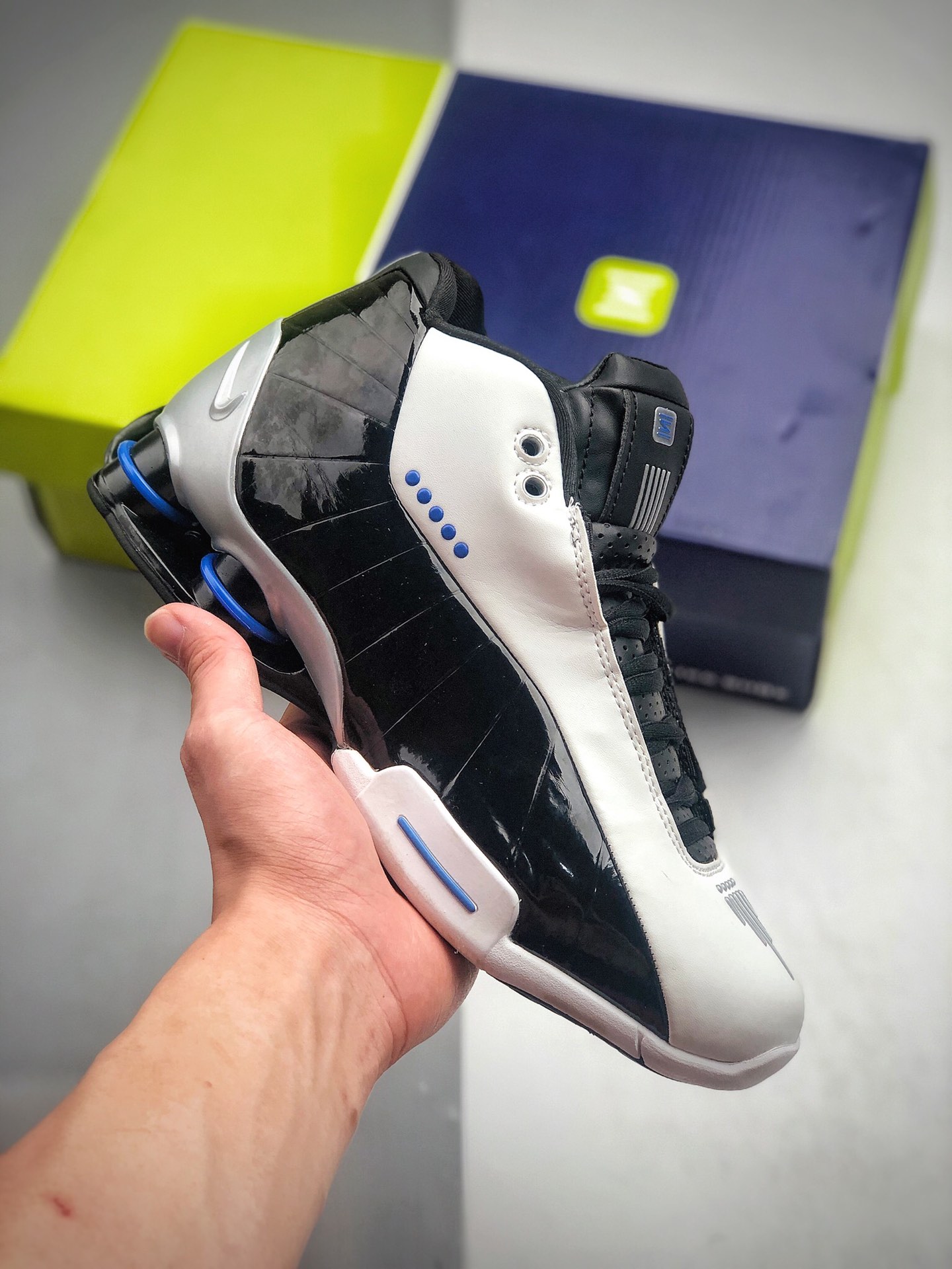 270 NIKE SHOX气柱篮球鞋 白红Nike Shox BB4 天际线卡特多伦多气柱篮球鞋  货号：AT7843-102