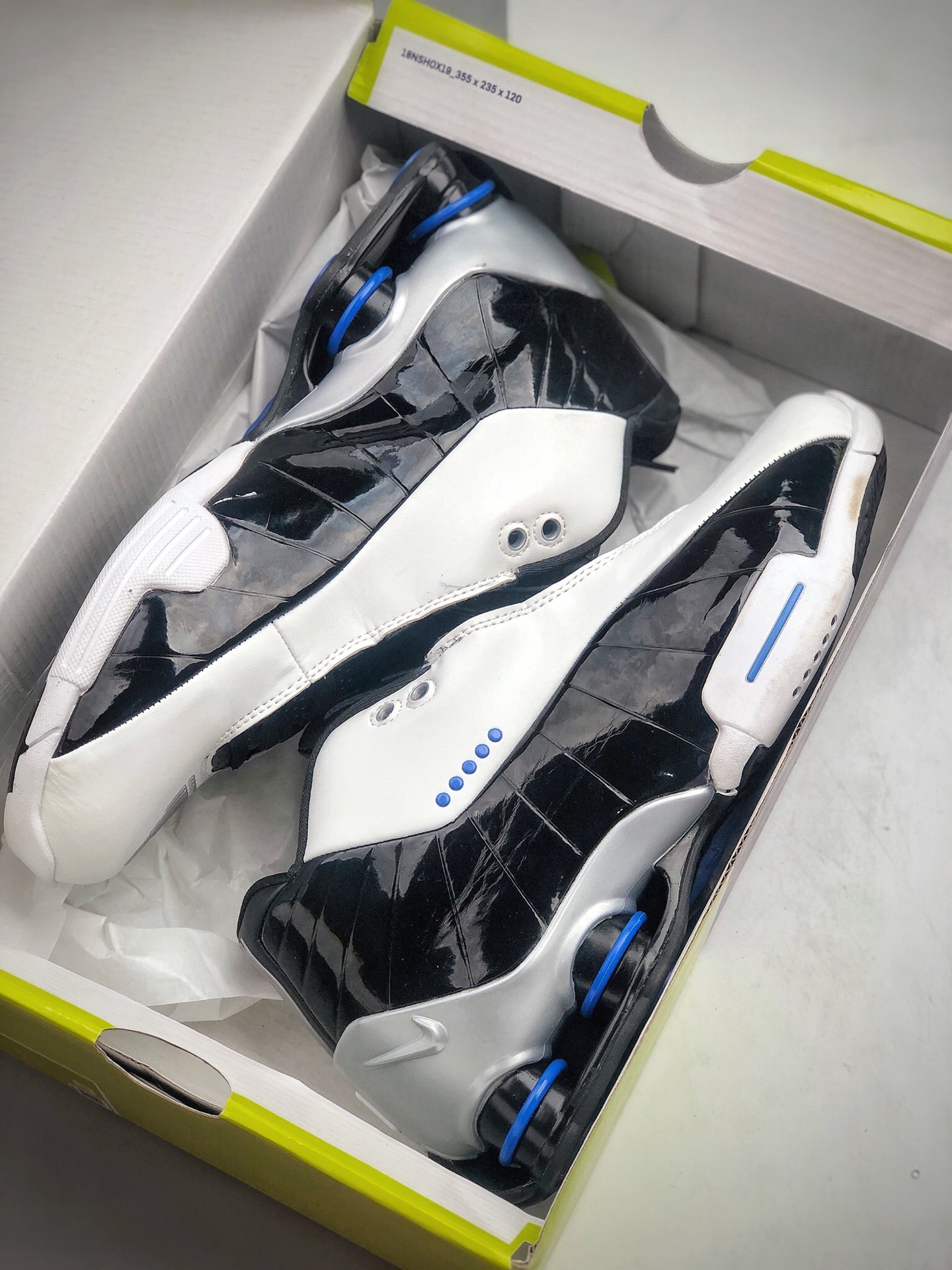 270 NIKE SHOX气柱篮球鞋 白红Nike Shox BB4 天际线卡特多伦多气柱篮球鞋  货号：AT7843-102