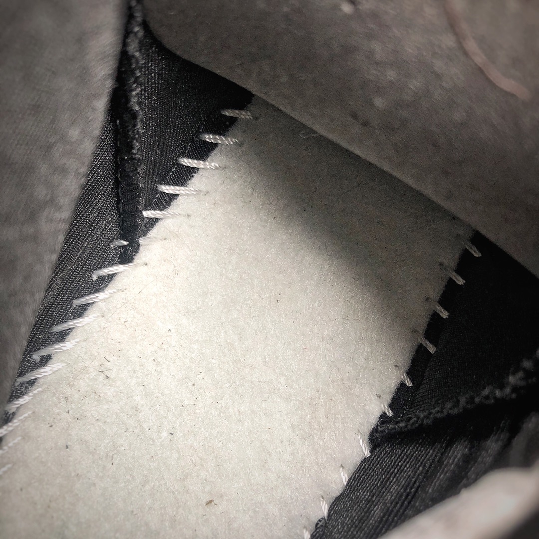 270 NIKE SHOX气柱篮球鞋 白红Nike Shox BB4 天际线卡特多伦多气柱篮球鞋  货号：AT7843-102