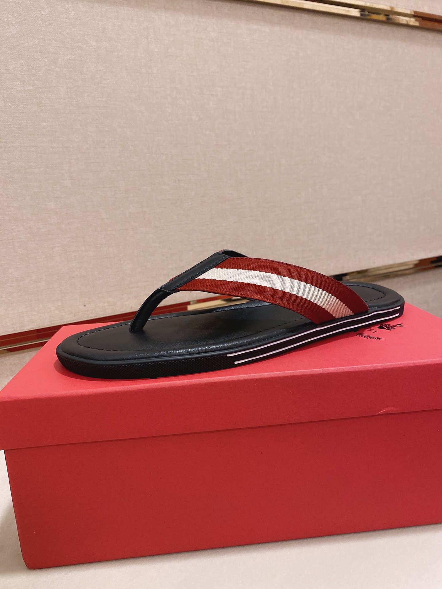 H0 Bally~巴利最新潮流凉拖上市 官网同款 专柜品质[强][强]精选头层小牛皮配巴利原版织带 休闲百搭款 做工精细 用料上层 现货鞋码38到45