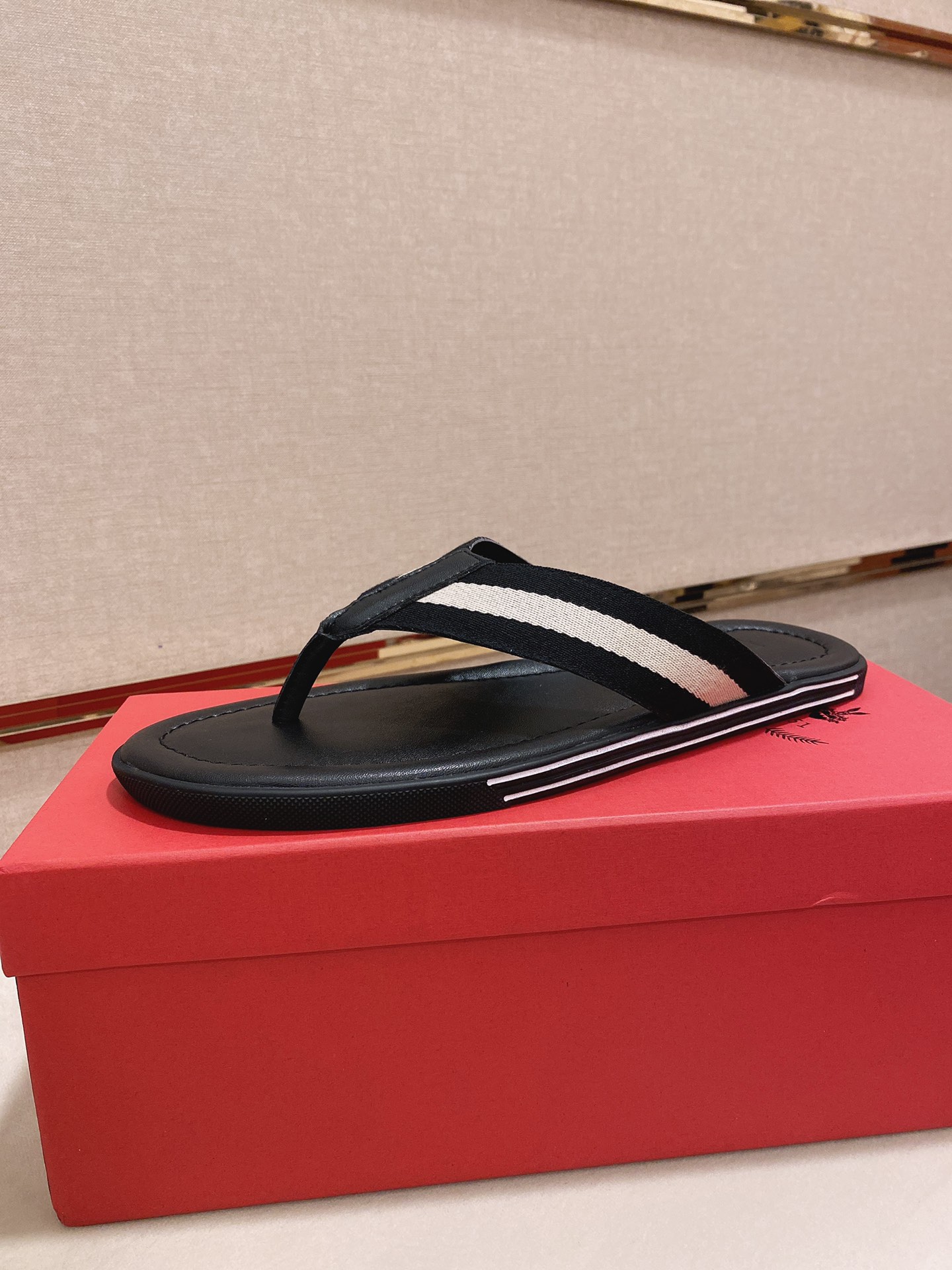 H0 Bally~巴利最新潮流凉拖上市 官网同款 专柜品质[强][强]精选头层小牛皮配巴利原版织带 休闲百搭款 做工精细 用料上层 现货鞋码38到45