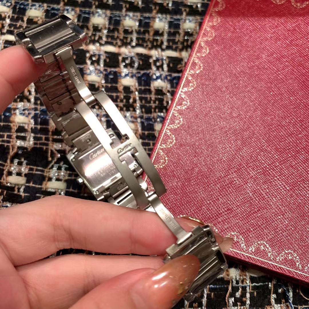 Cartier 卡地亚法国坦克系列TankFrancaise小号表款，表壳尺寸：宽20mm长25mm