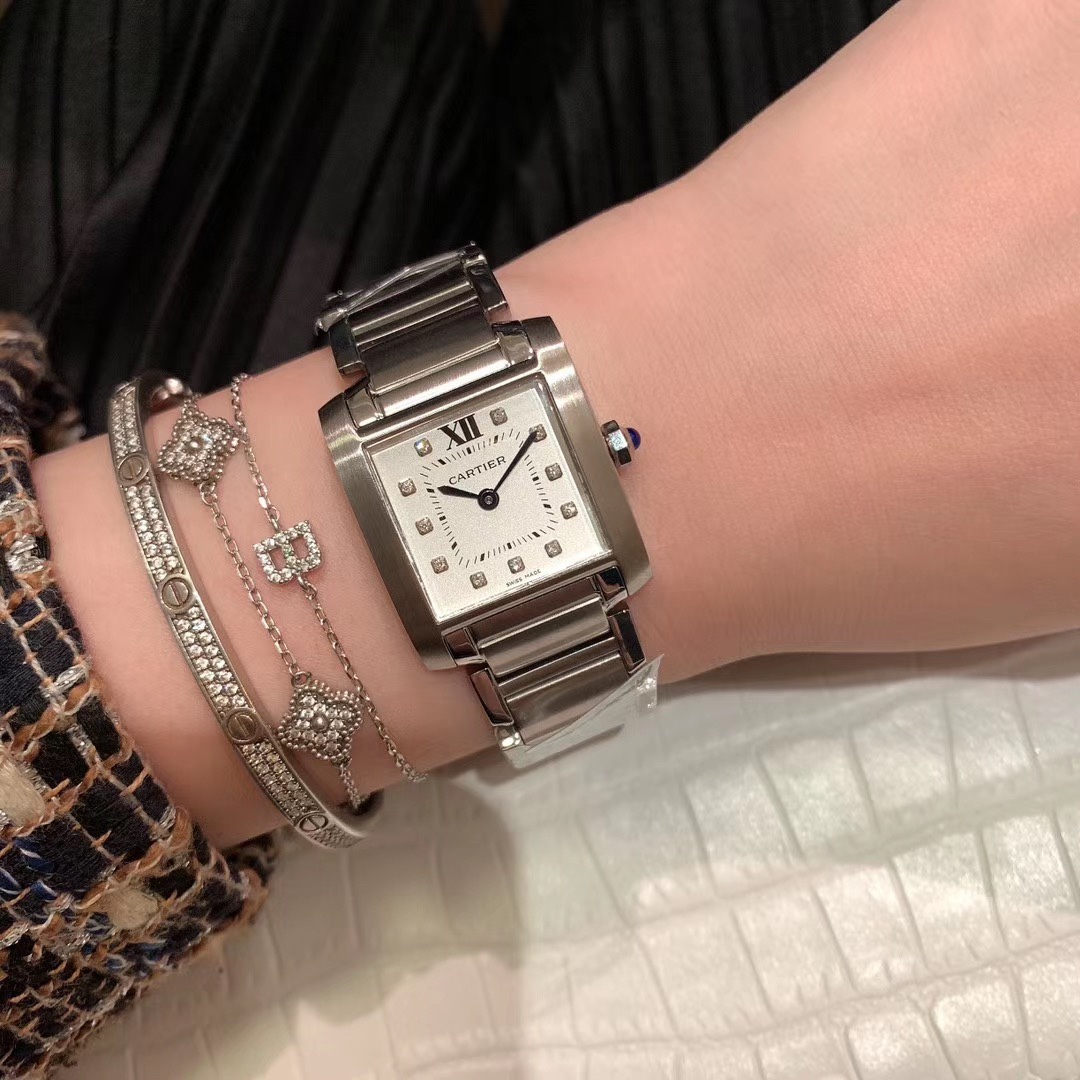 Cartier 卡地亚法国坦克系列TankFrancaise小号表款，表壳尺寸：宽20mm长25mm