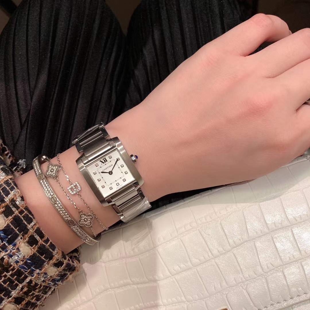 Cartier 卡地亚法国坦克系列TankFrancaise小号表款，表壳尺寸：宽20mm长25mm