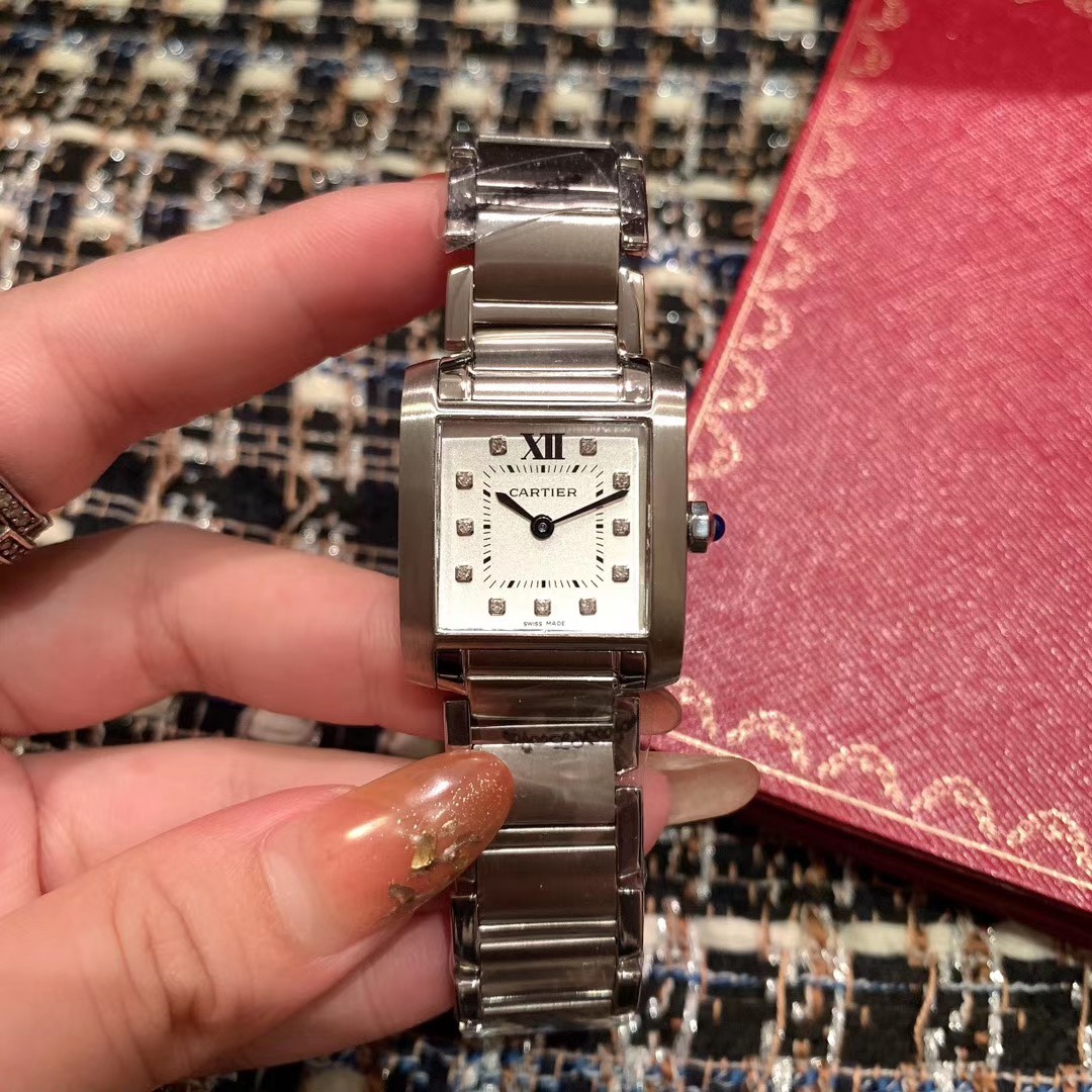Cartier 卡地亚法国坦克系列TankFrancaise小号表款，表壳尺寸：宽20mm长25mm