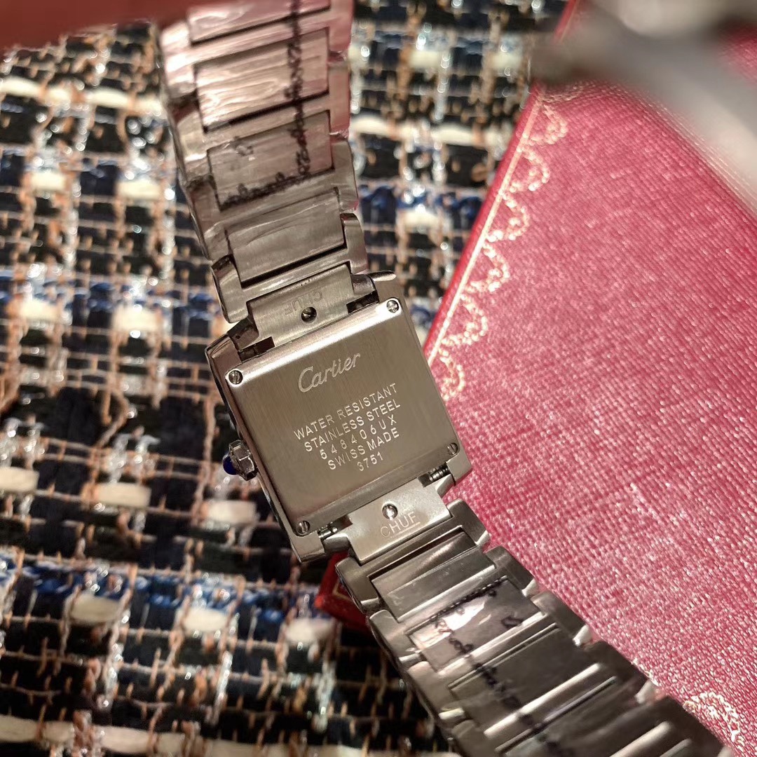 Cartier 卡地亚法国坦克系列TankFrancaise小号表款，表壳尺寸：宽20mm长25mm
