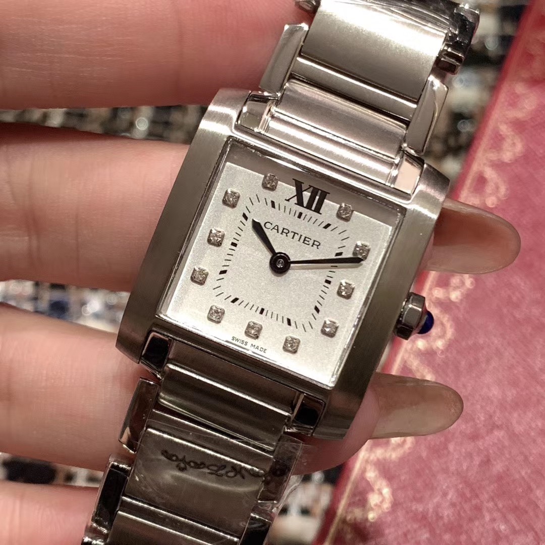 Cartier 卡地亚法国坦克系列TankFrancaise小号表款，表壳尺寸：宽20mm长25mm