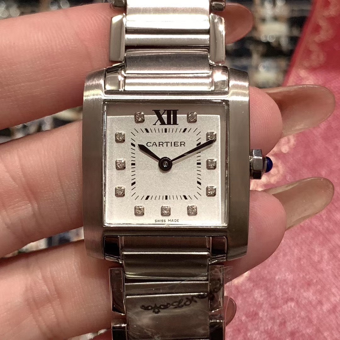 Cartier 卡地亚法国坦克系列TankFrancaise小号表款，表壳尺寸：宽20mm长25mm