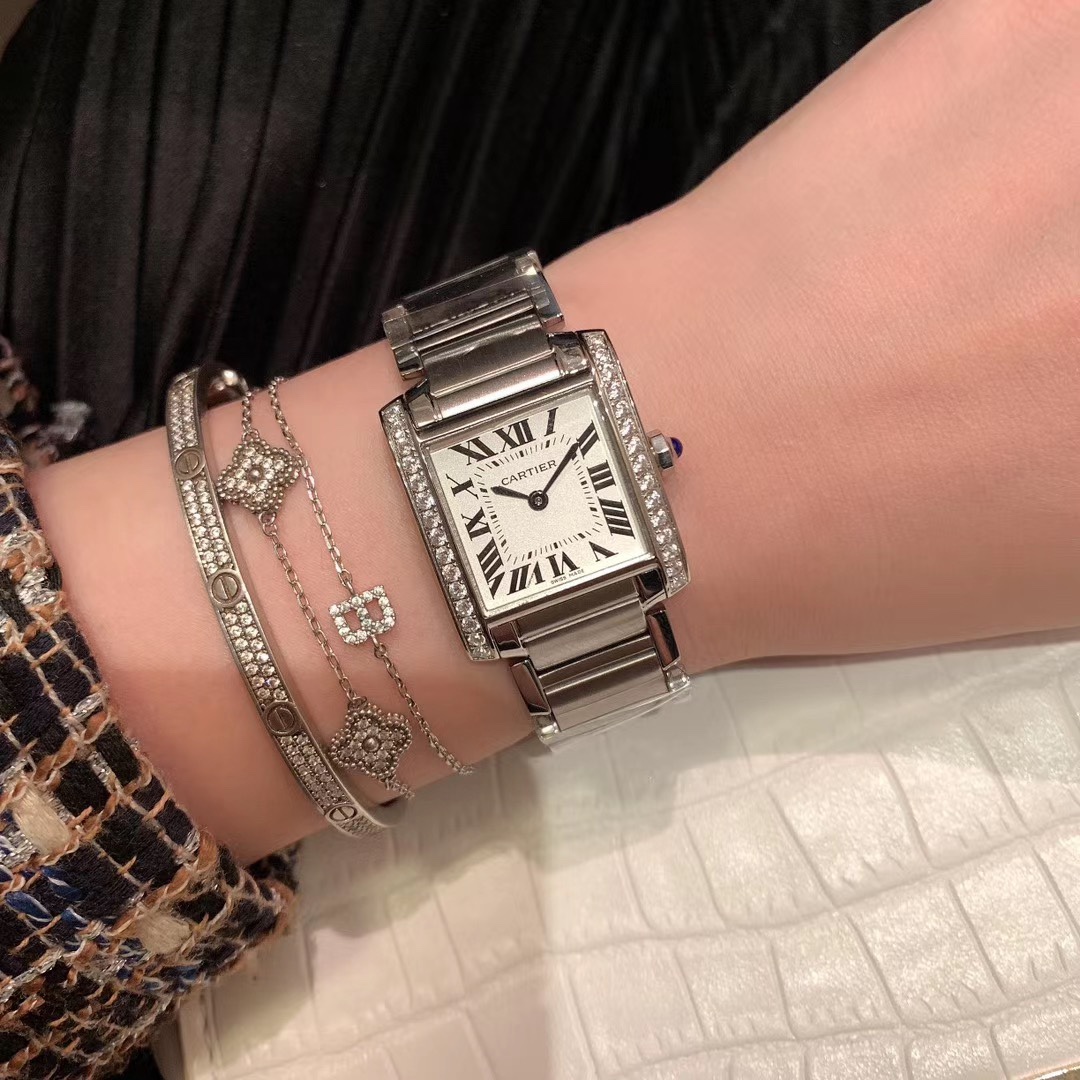 Cartier 卡地亚法国坦克系列TankFrancaise小号表款，表壳尺寸：宽20mm长25mm