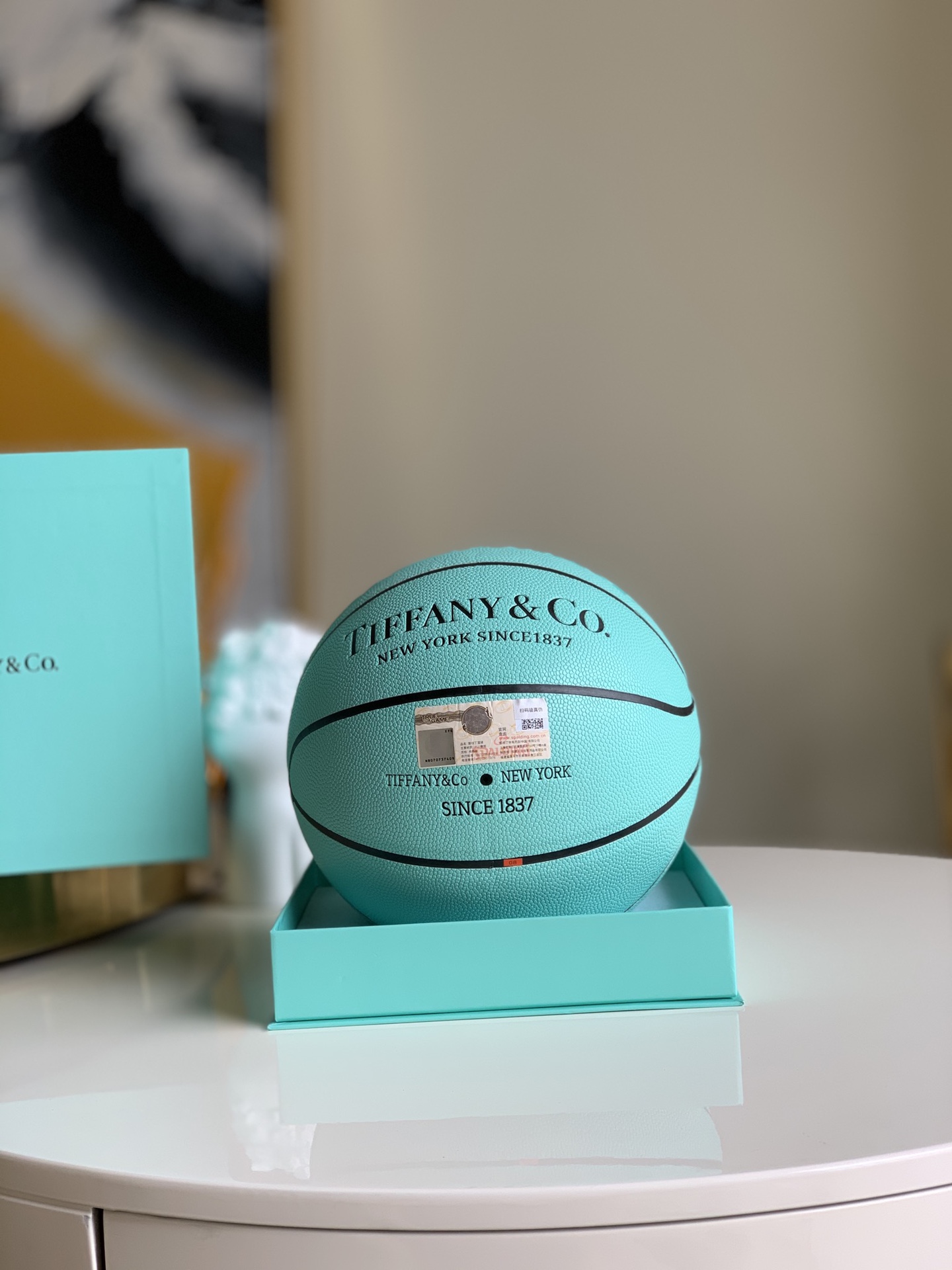 NO:395762,Tiffany basketball spot is here!  Tiffany&Co. x Spalding Co-branded basketball limited edition for sale worldwide High-quality trendy display items Regular No. 7 balls 24.5 cm in diameter Full set of packaging Built-in anti-counterfeiting stickers!  .,LV【Original Skin】,louis vuitton,tiffany19860909蒂芙尼篮球现货来喽！ Tiffany&Co. x Spalding斯伯丁 联名篮球 全球限量发售枚 高逼格潮流陈列单品 正规七号球 直径24.5厘米 全套包装 内置防伪贴！.,LV【原厂皮】,louis vuitton,tiffany,Bag