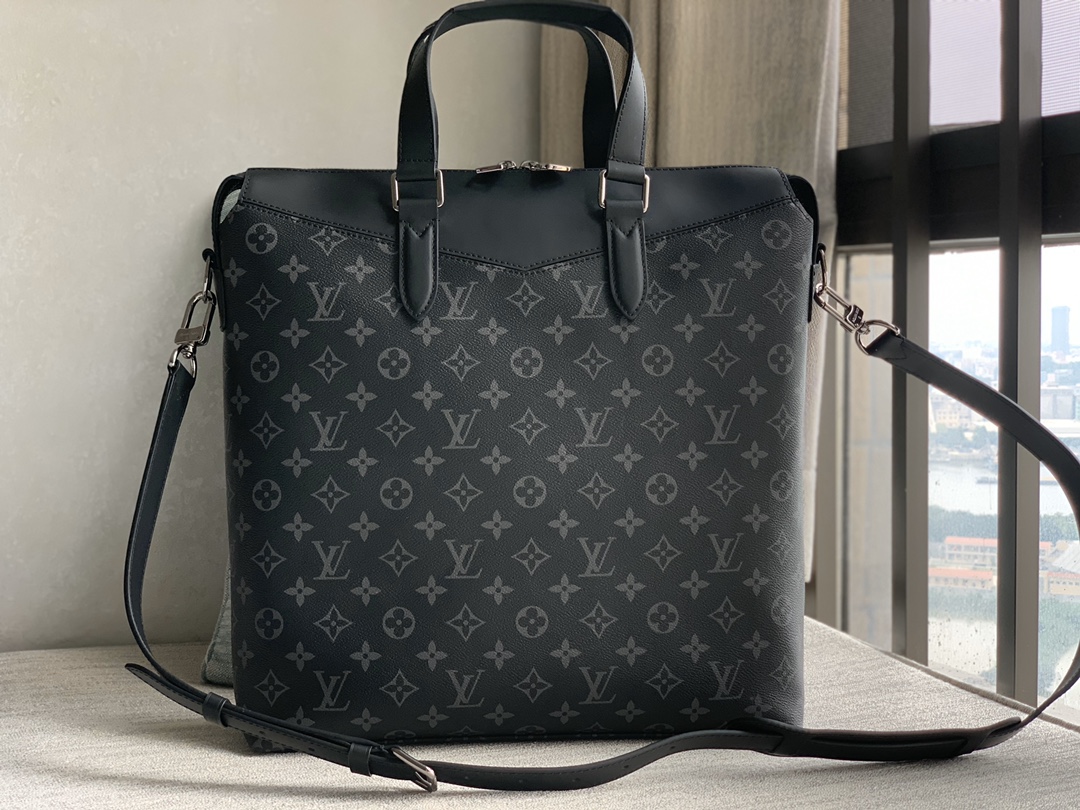 Louis Vuitton LV has received a batch of top-quality original briefcases with excellent price/performance ratio.