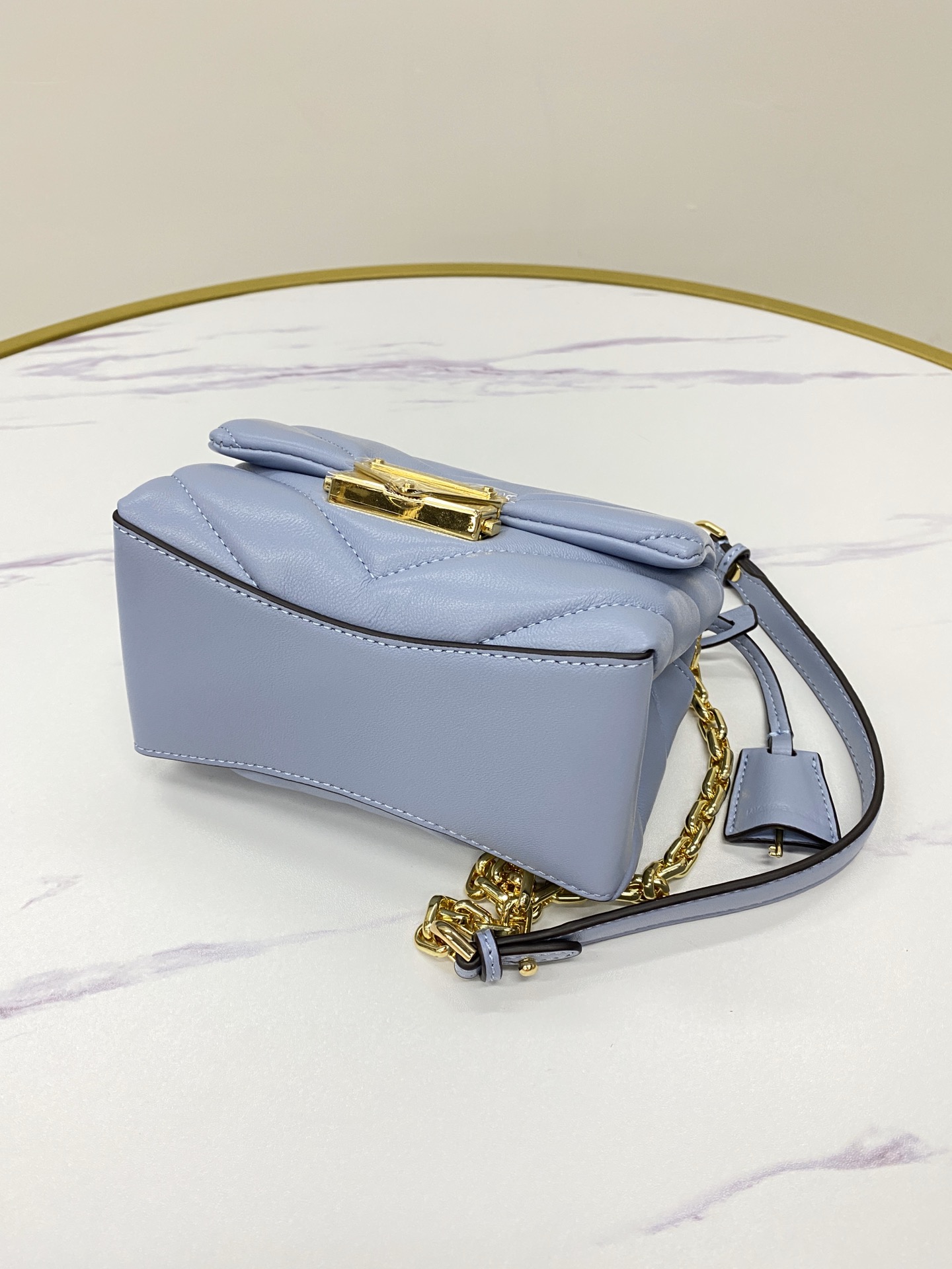 Michael Kors ～mk cece羊‮绣皮‬花V型新款小号 小链条 长‮带肩‬斜挎单肩两用女士包 一个包