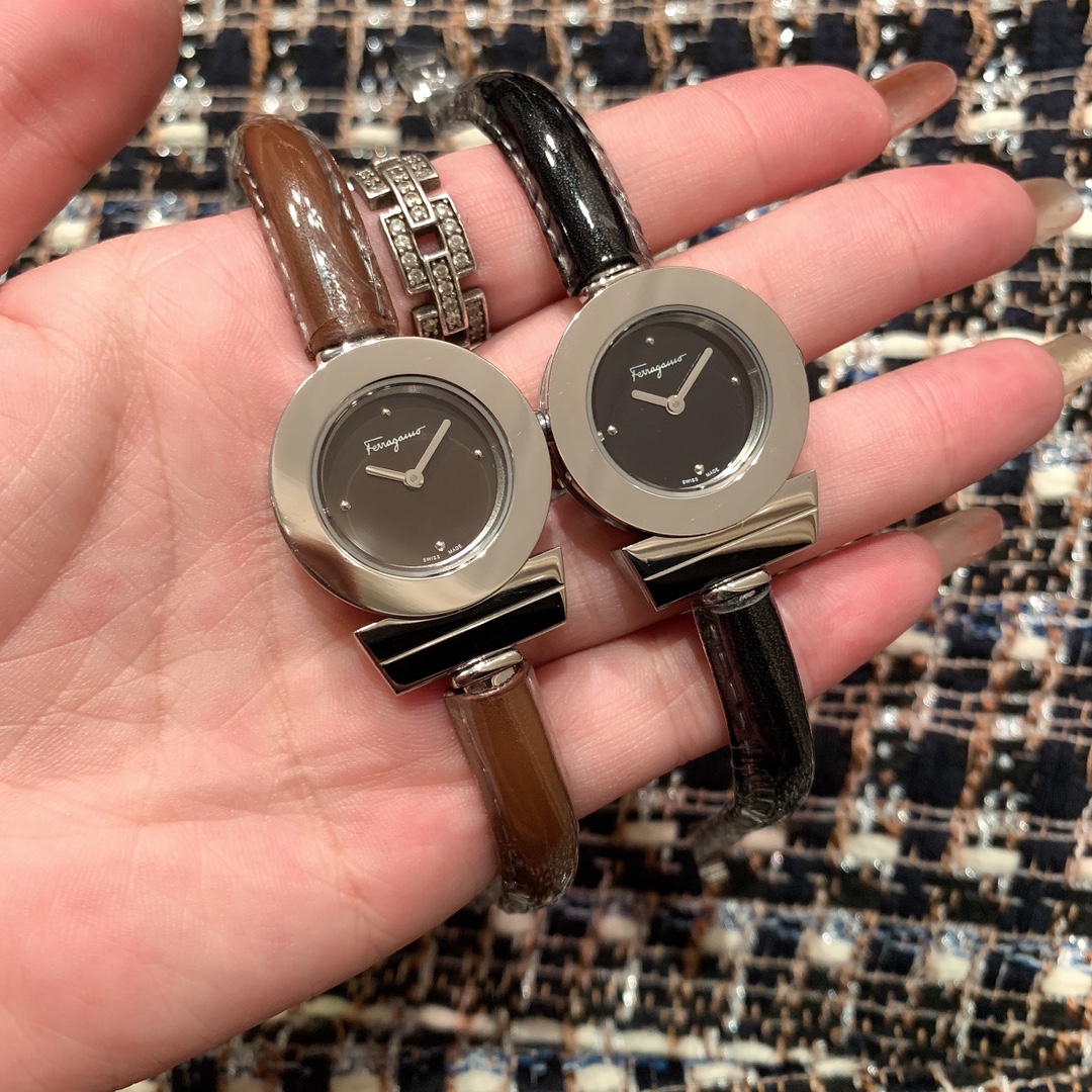 Ferragamo Gancino Bracelet Ronda751 Female Watch with Sapphire Glass and Gold Accents - 图片 5
