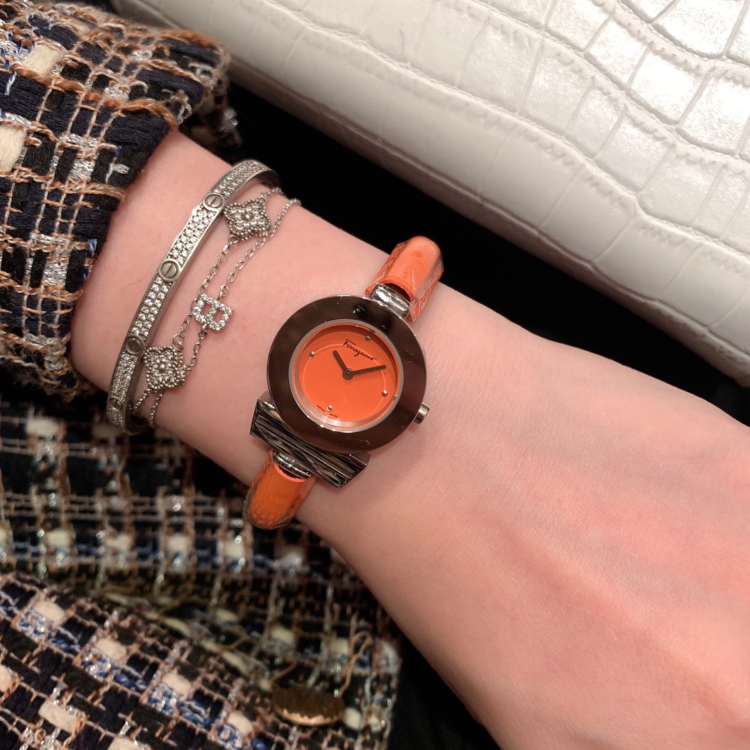 Ferragamo Gancino Bracelet Ronda751 Female Watch with Sapphire Glass and Gold Accents - 图片 1