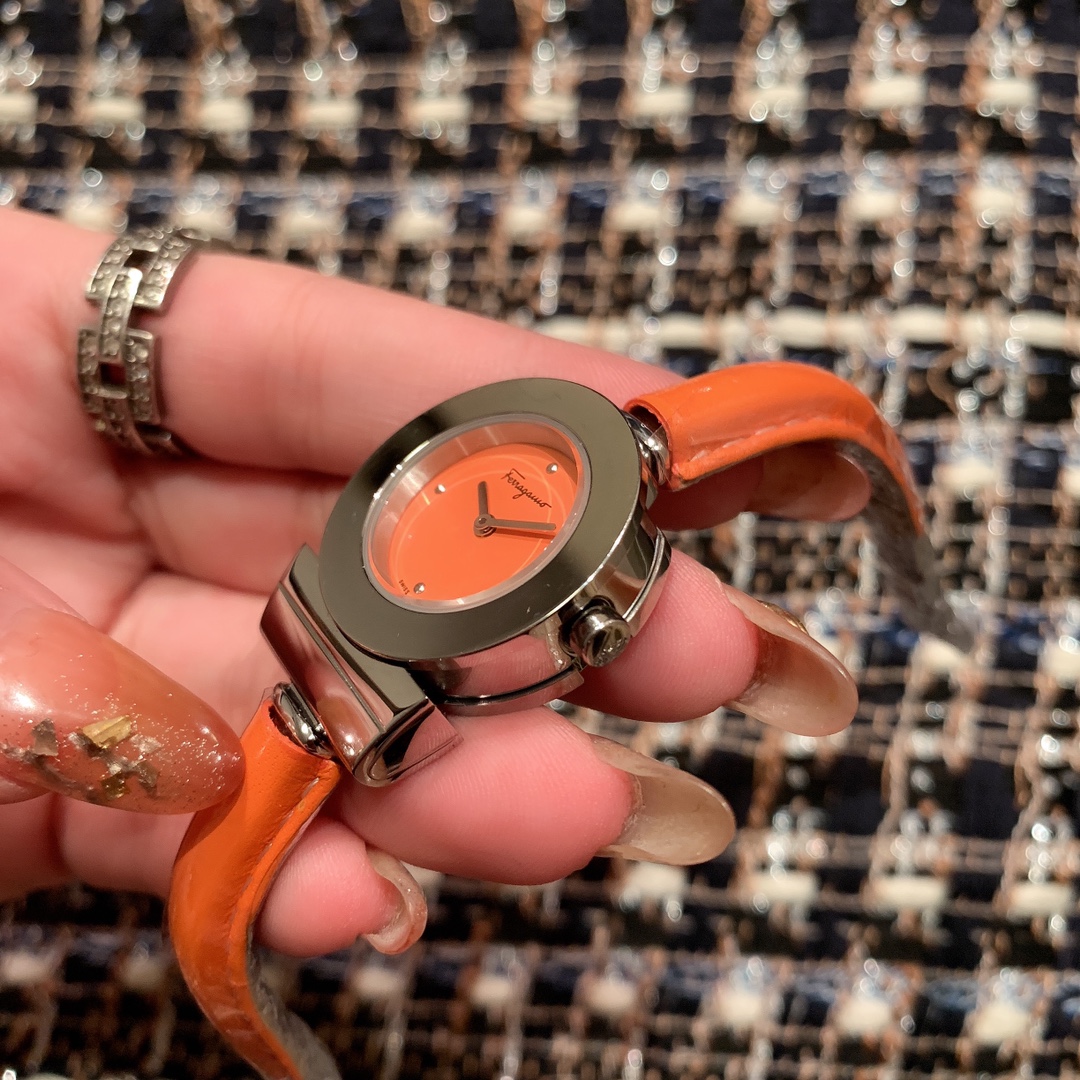 Ferragamo Gancino Bracelet Ronda751 Female Watch with Sapphire Glass and Gold Accents - 图片 7