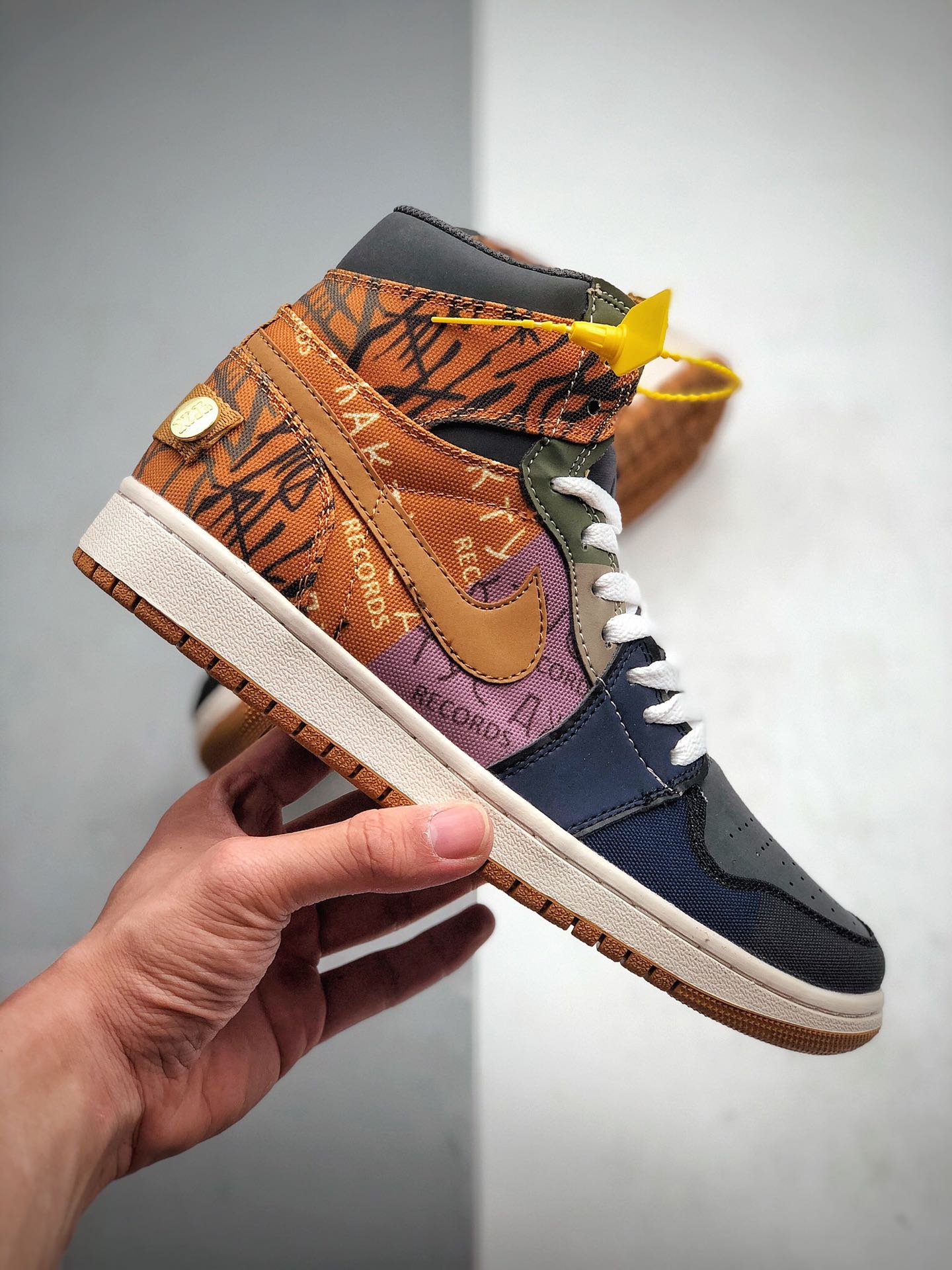 230 Travis Scott × Air Force 1‘07/ParaNoise空军高帮腰花果 683798 002