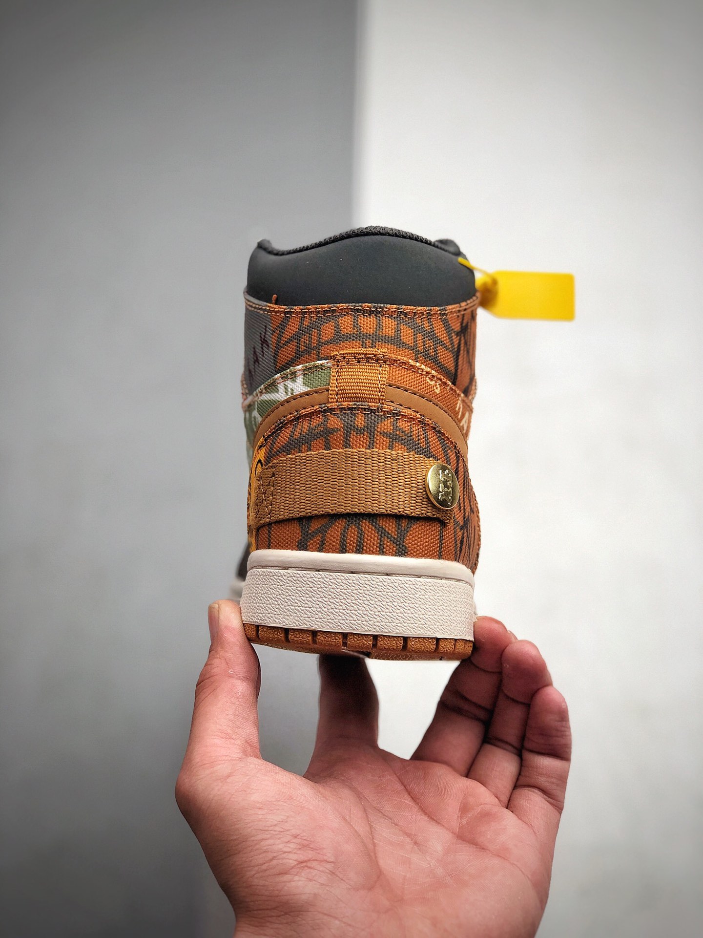 230 Travis Scott × Air Force 1‘07/ParaNoise空军高帮腰花果 683798 002