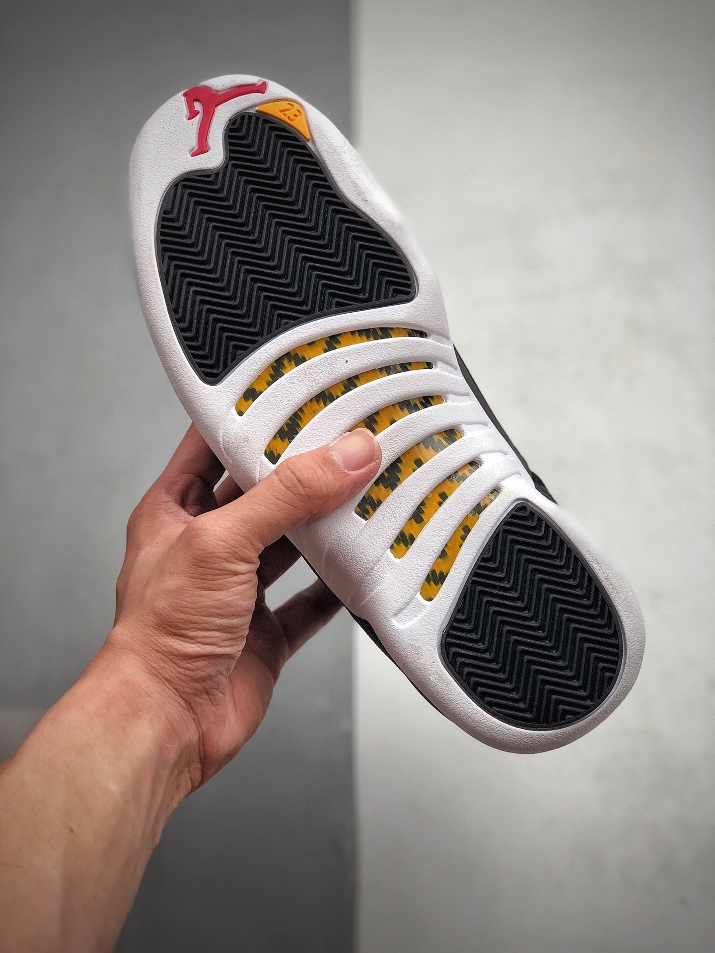 特价260 纯原版本 乔丹12 Air Jordan 12 Reverse Taxi AJ12乔12 出租车黑金扣 反转   货号：130690-017