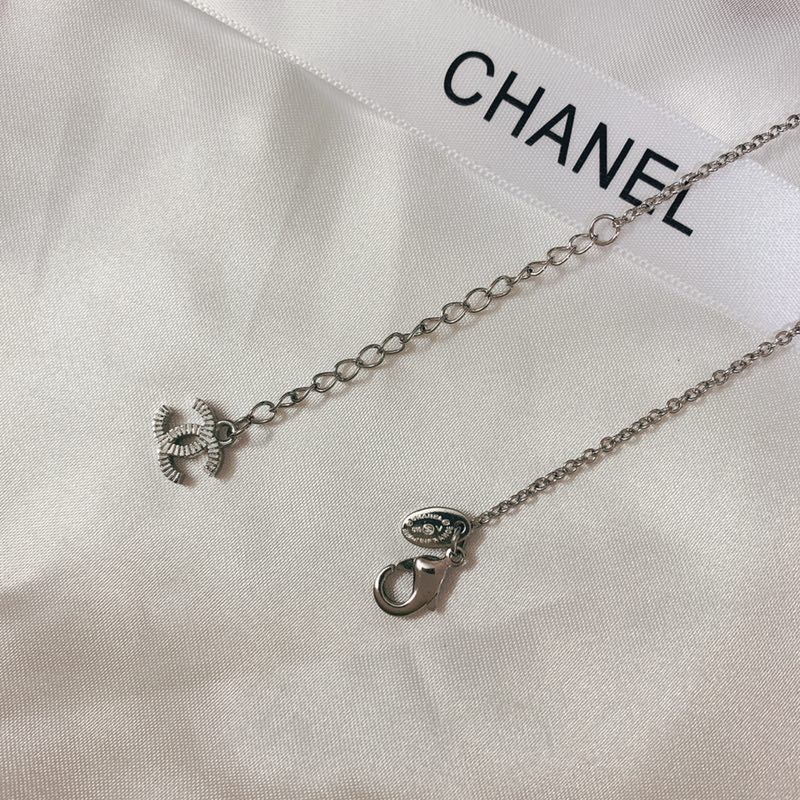 Chanel 小 摄 VASTY 人间小香Jennie同款vintage小奶白爱心山茶花双面滴油项链