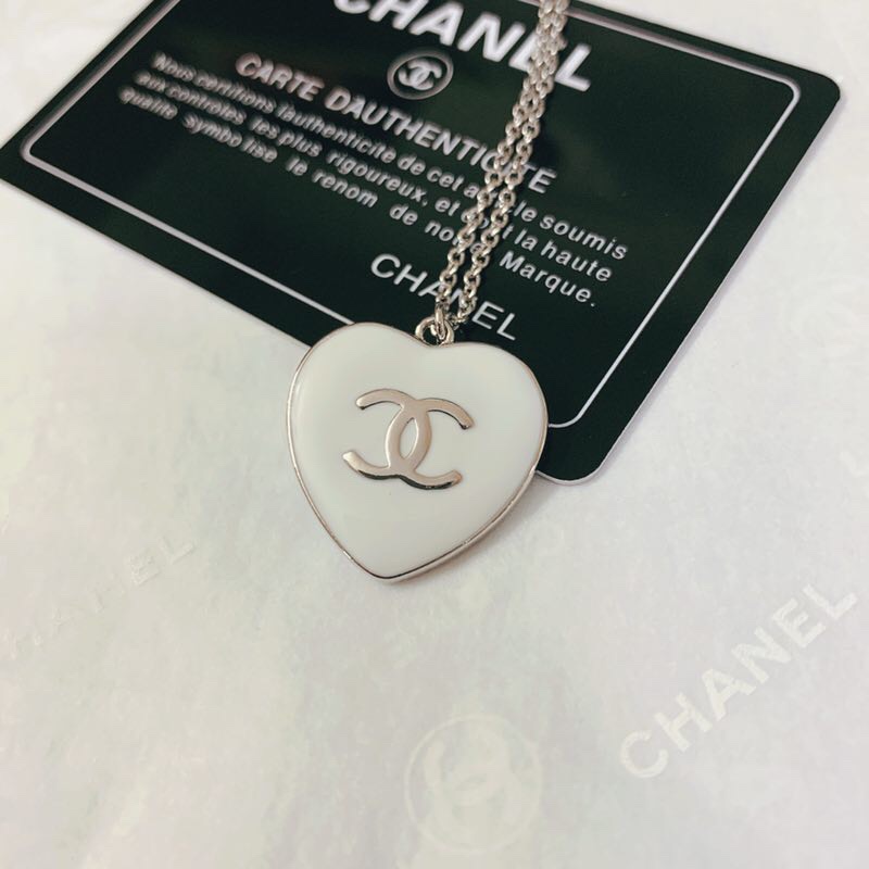 Chanel 小 摄 VASTY 人间小香Jennie同款vintage小奶白爱心山茶花双面滴油项链