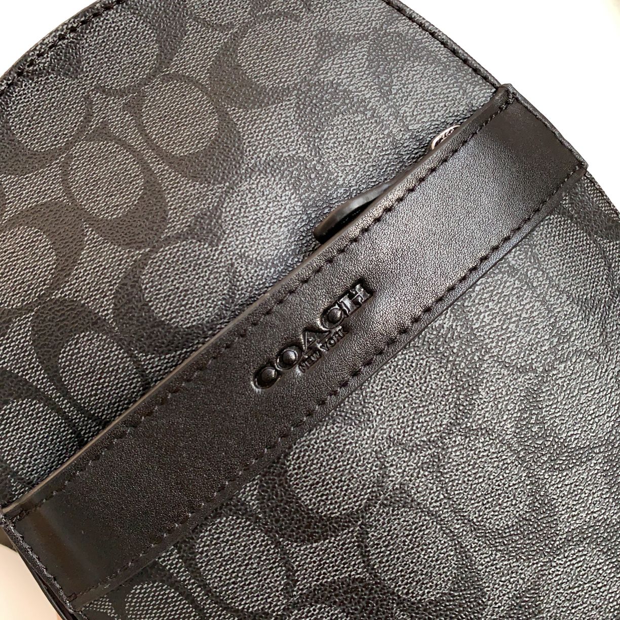 Coach 要好质量的来54787新款 男士胸包 ，pvc材质拼皮 背面是网纱布，黑色 售，尺寸：30.20.6