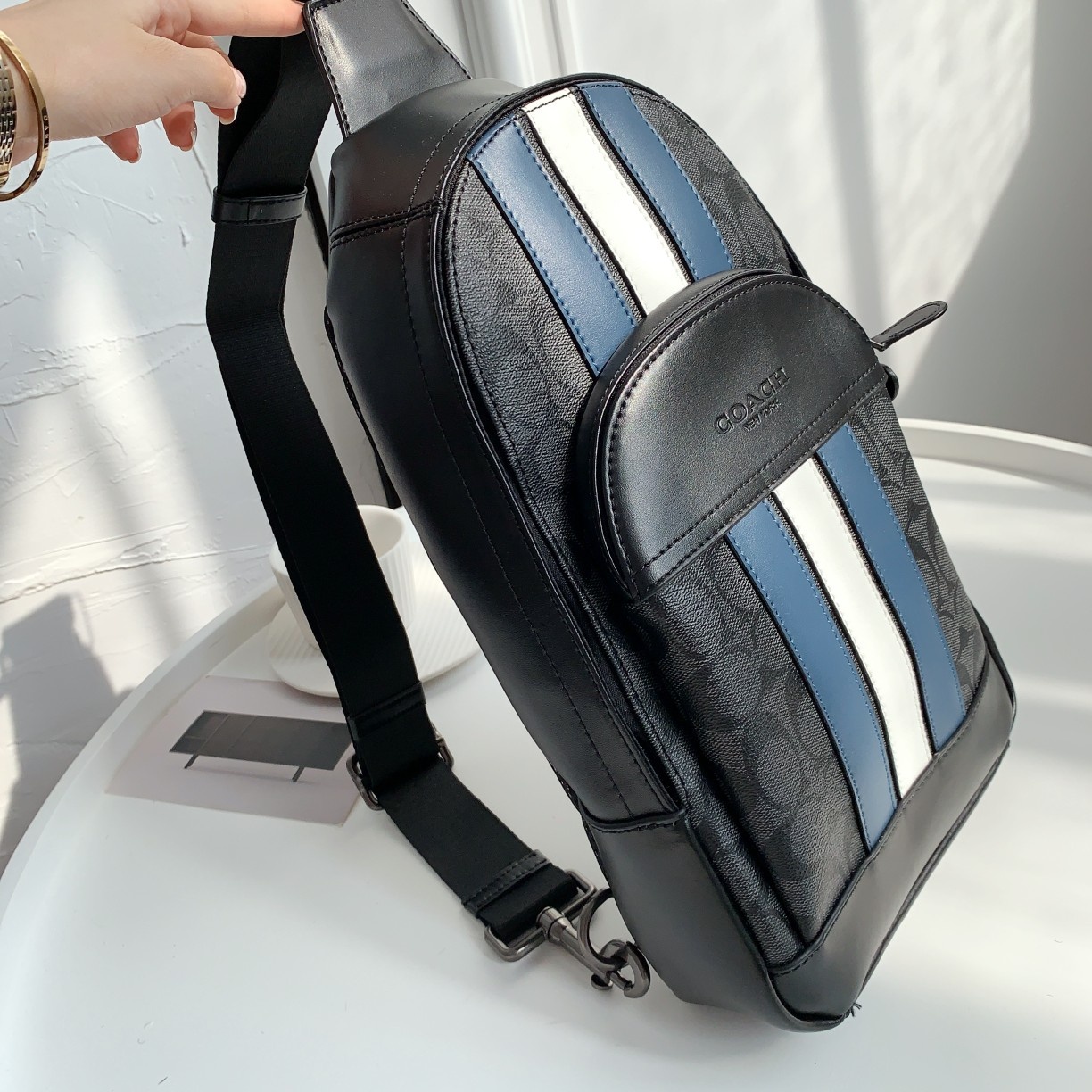 Coach C家 67249 新款男士胸包 pvc 条纹拼皮休闲包 头层牛皮