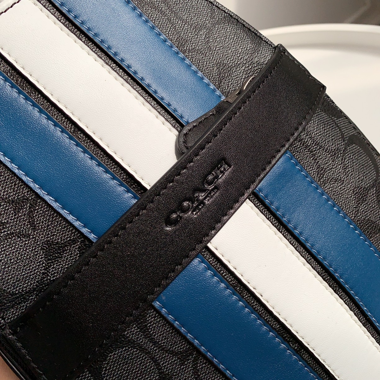 Coach C家 F26067PVC 配牛皮 男士拼色胸包 正面头层牛皮 背面透气尼龙布
