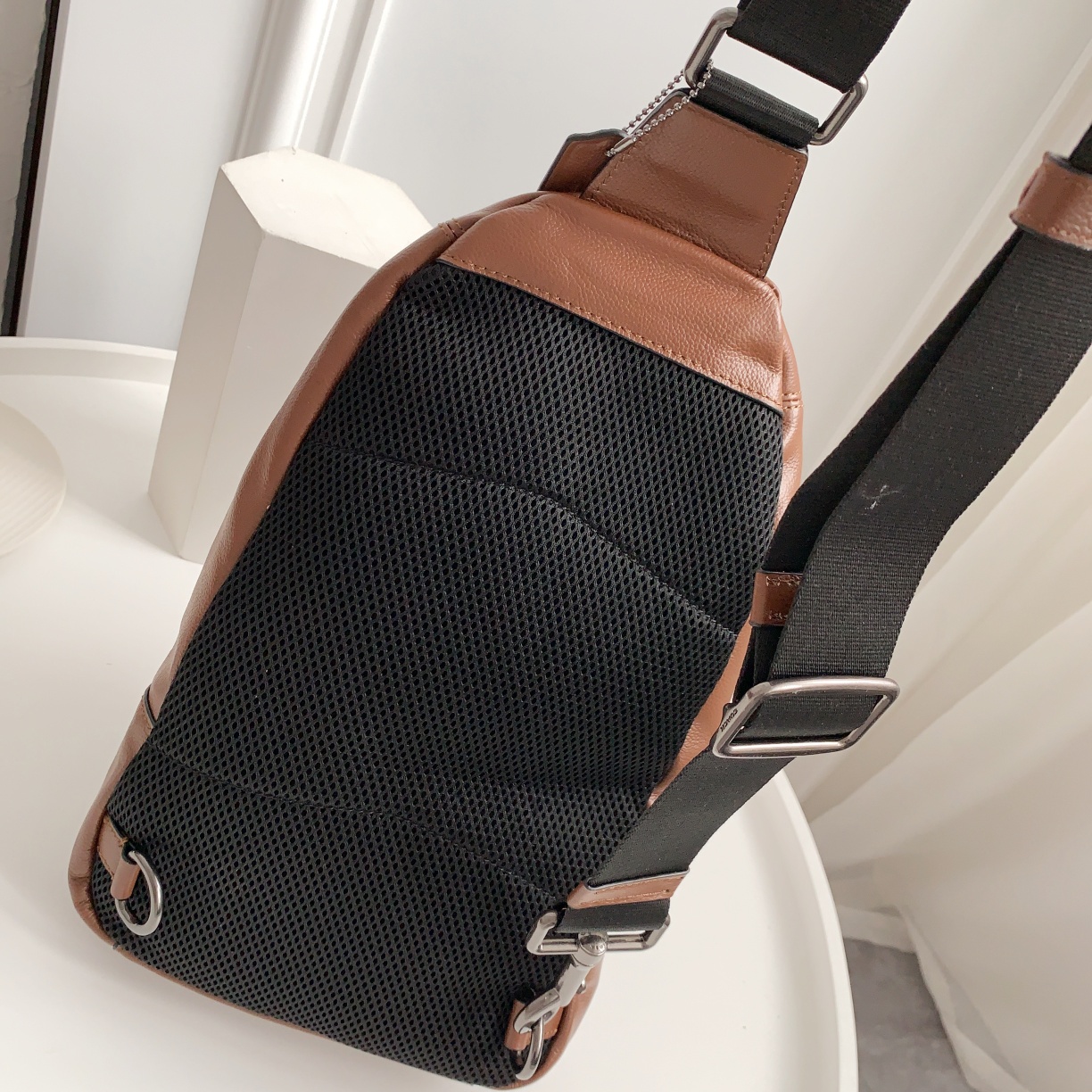 Coach C家 F49318 coach 最新全皮条纹黑篮拼 头层牛皮男士胸包 单肩包