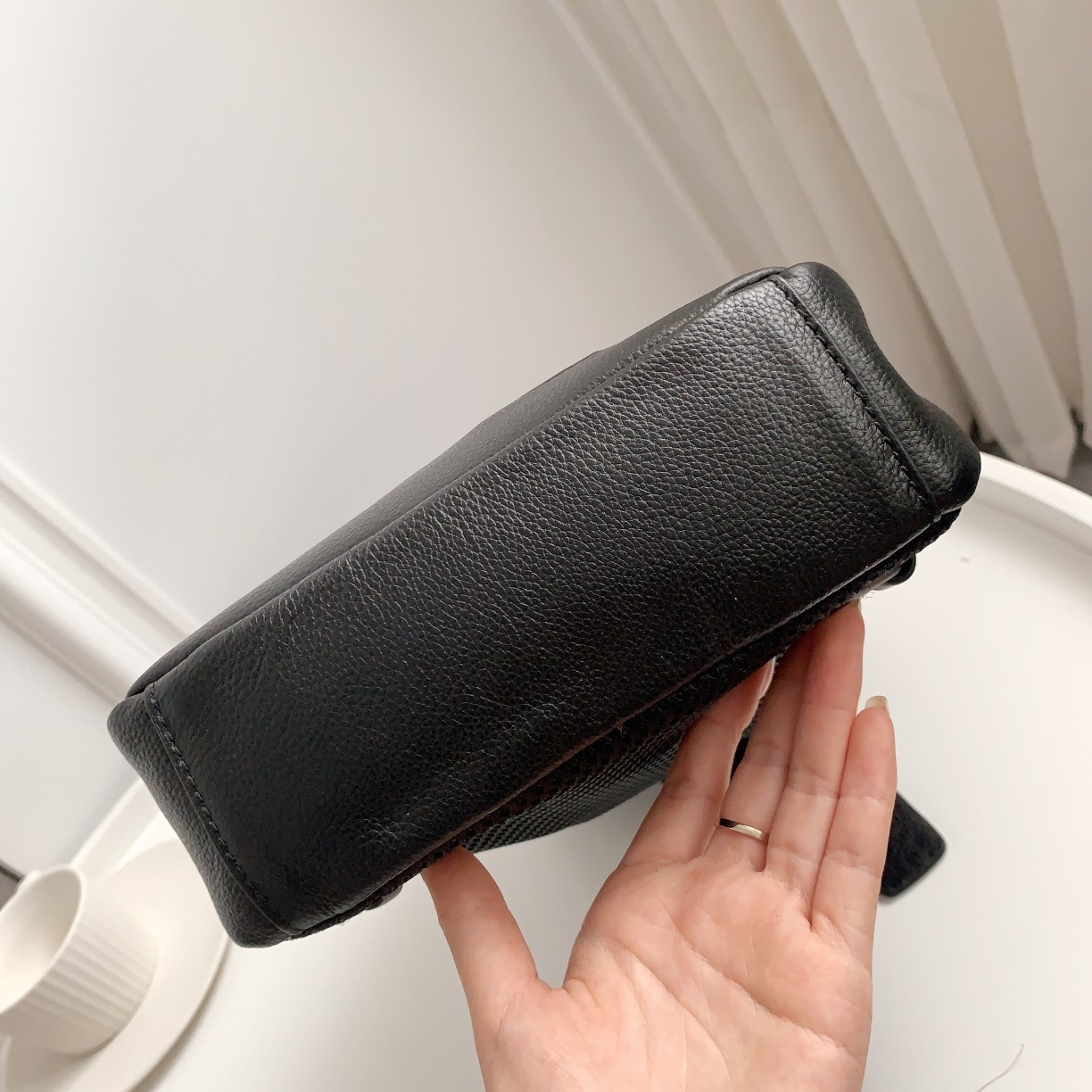 Coach 最新款胸包 C家 23215 男士休闲拼色胸包 头层牛皮 背面透气网状 很贴心的设计