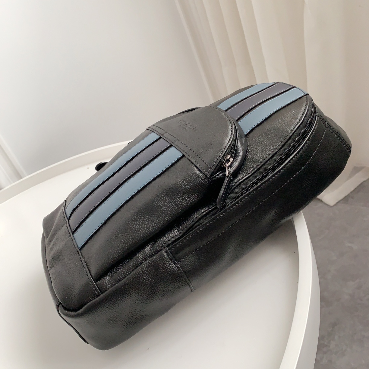 Coach coachF49318 coach 最新全皮条纹黑篮拼 头层牛皮男士胸包 单肩包