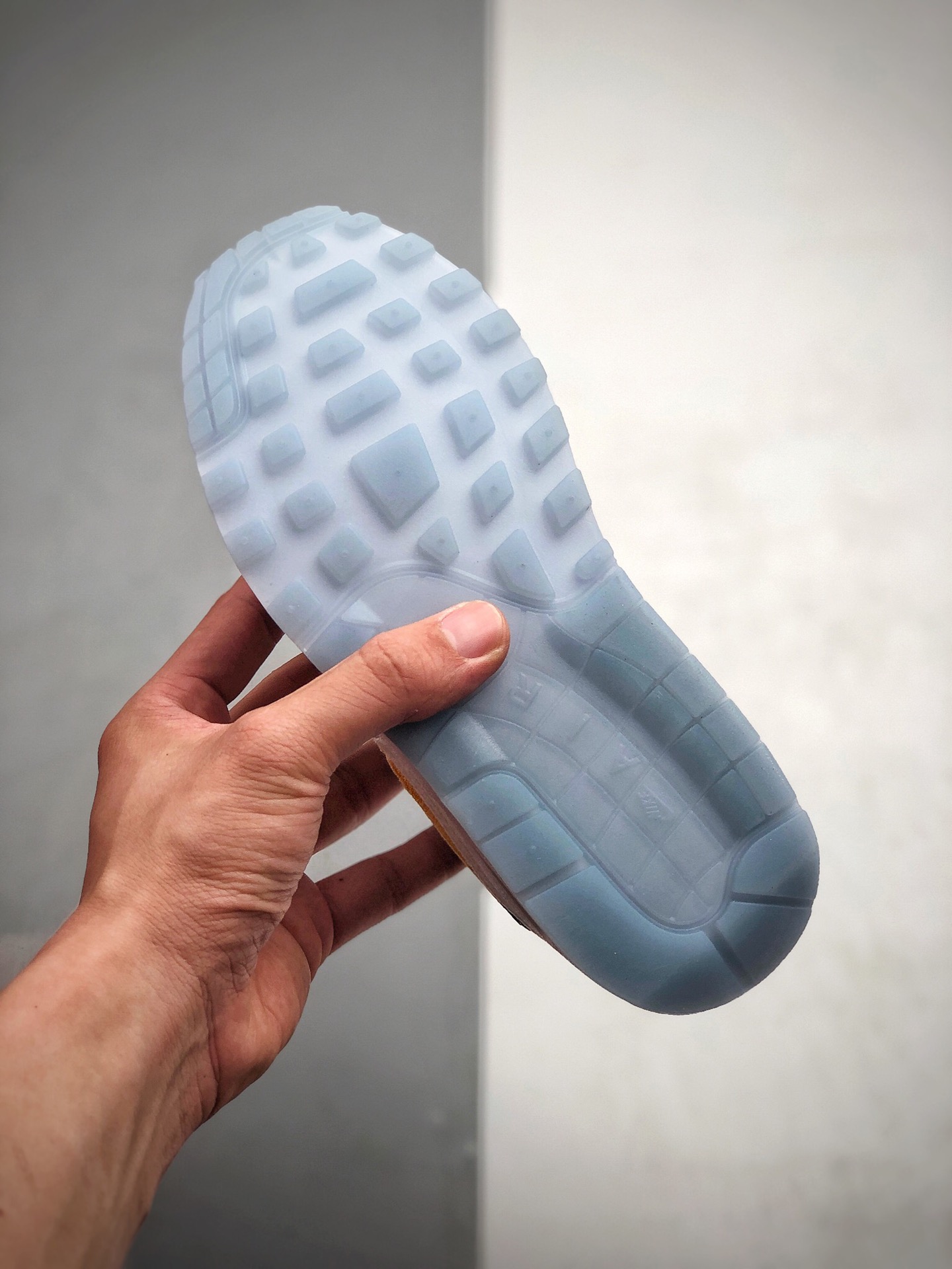 250 Nike Air Max 1 “Daisy Pack” 小雏菊  货号：CW5861-100