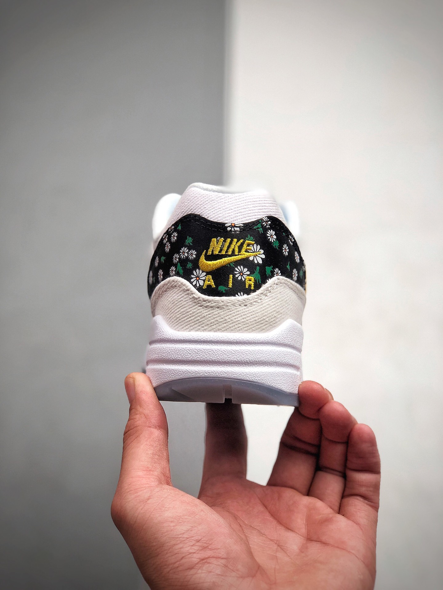 250 Nike Air Max 1 “Daisy Pack” 小雏菊  货号：CW5861-100