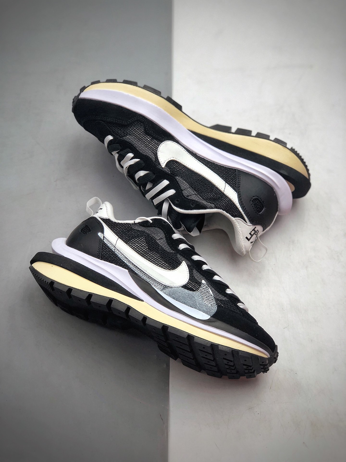 270 新品华夫解构走秀款 Sacai x Nike Pegasus VaporFly SP”Green/Yellow/Black/White” 货号：BV0075-001