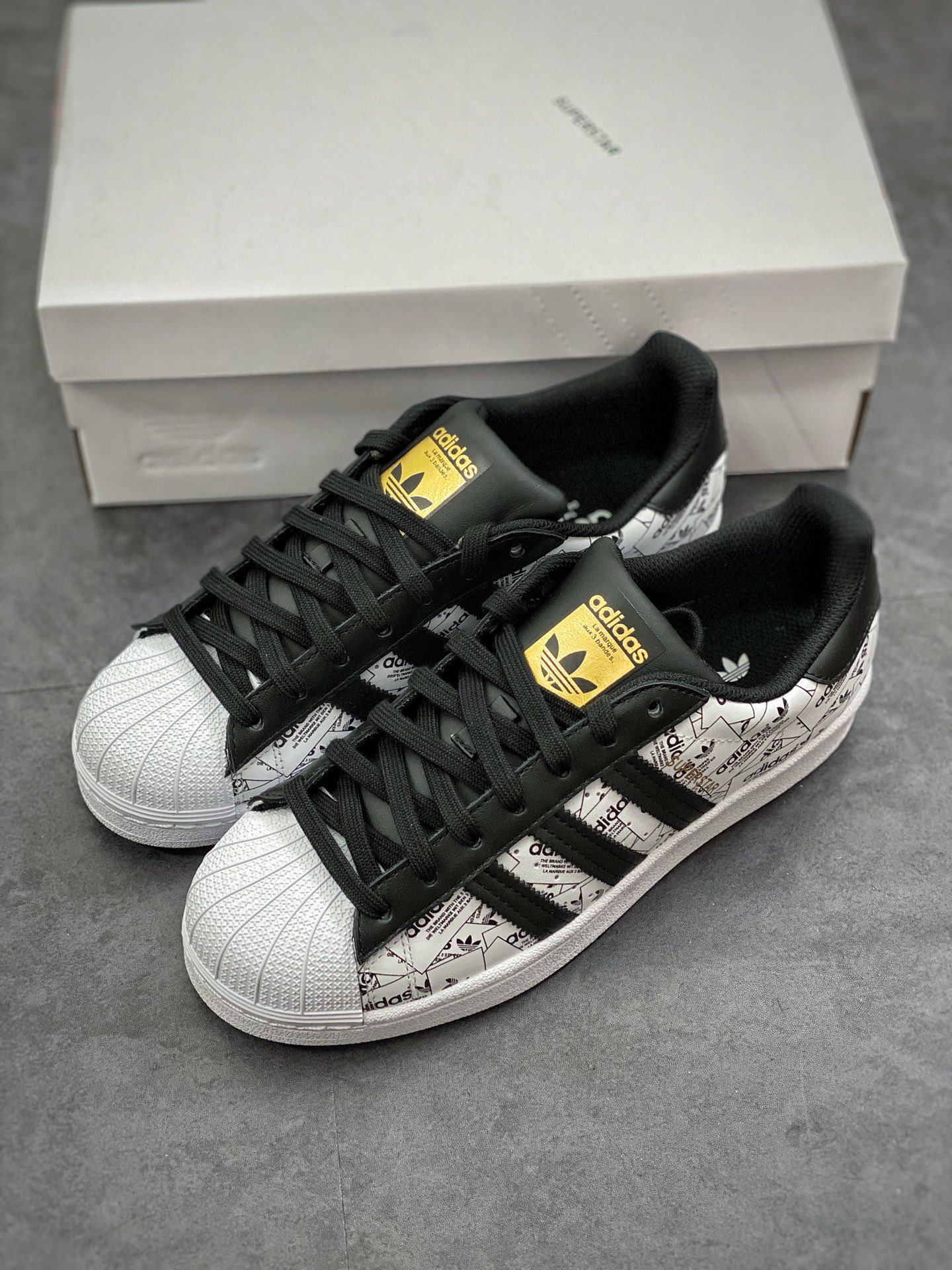 190 2020ss阿迪达斯adidas三叶草 Originals Superstars All Over Print”Reflective Labels”贝壳头经典百搭休闲运动板鞋“白黑金反光文字品牌标”FV2819