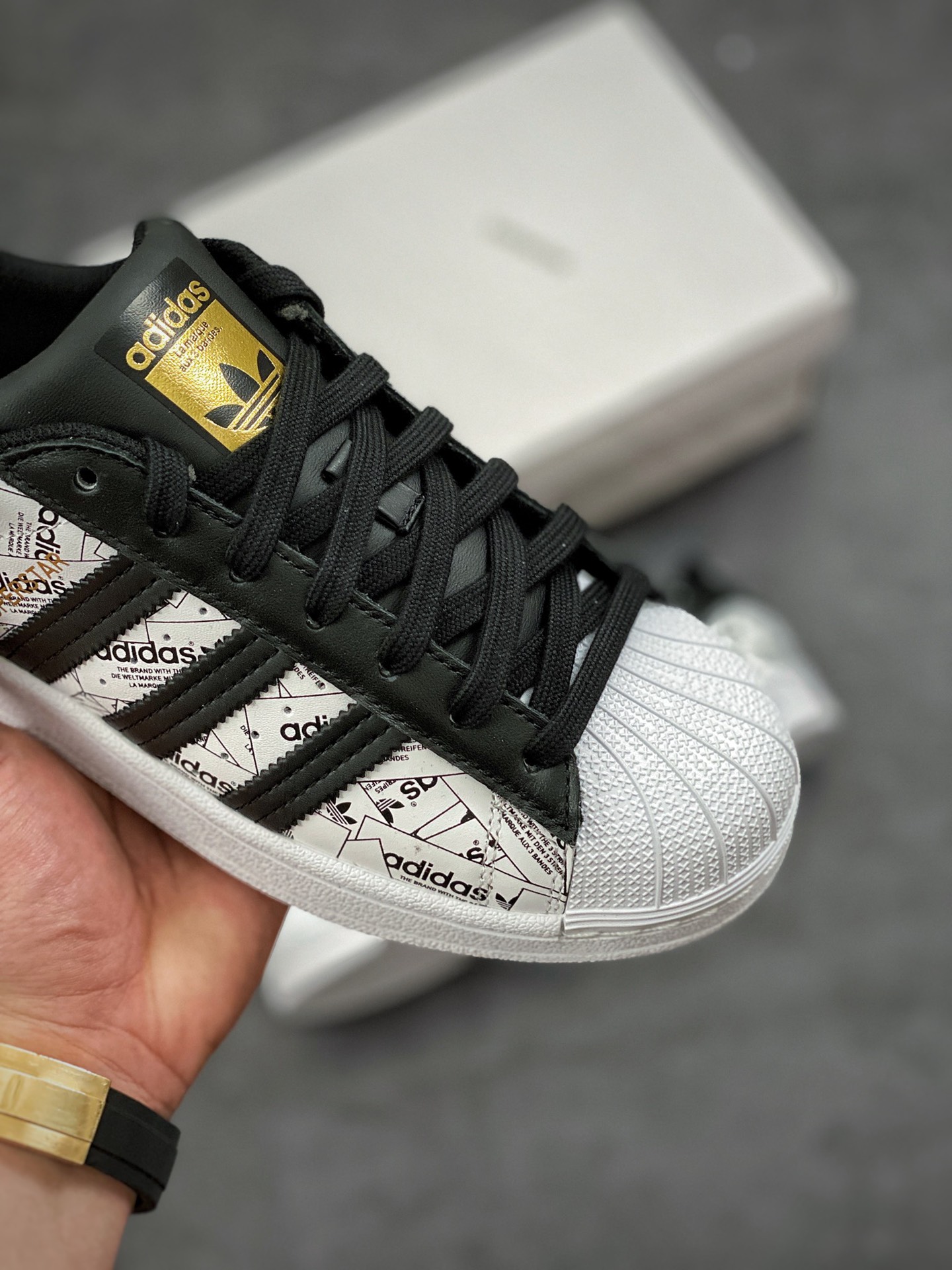 190 2020ss阿迪达斯adidas三叶草 Originals Superstars All Over Print”Reflective Labels”贝壳头经典百搭休闲运动板鞋“白黑金反光文字品牌标”FV2819