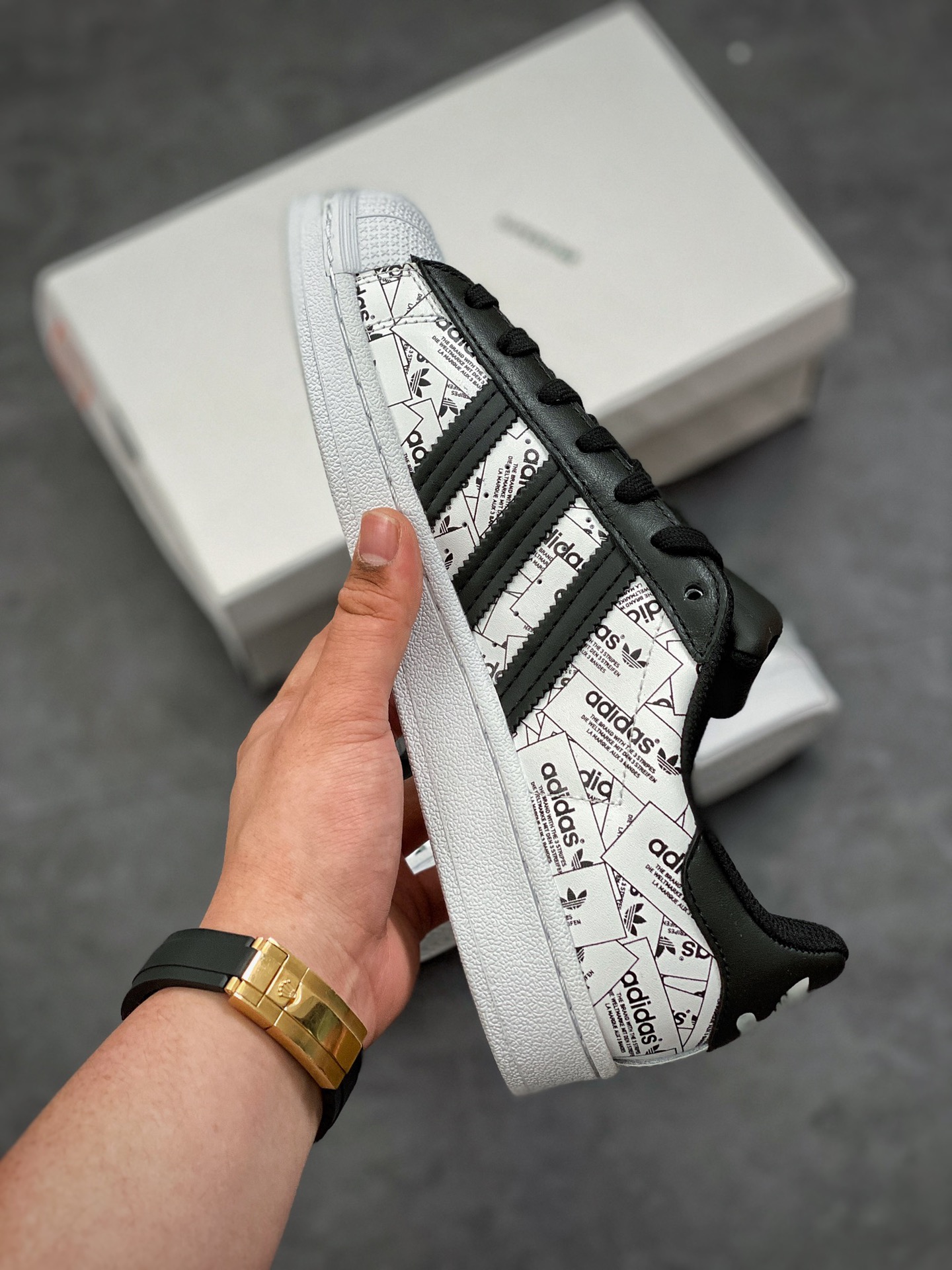 190 2020ss阿迪达斯adidas三叶草 Originals Superstars All Over Print”Reflective Labels”贝壳头经典百搭休闲运动板鞋“白黑金反光文字品牌标”FV2819