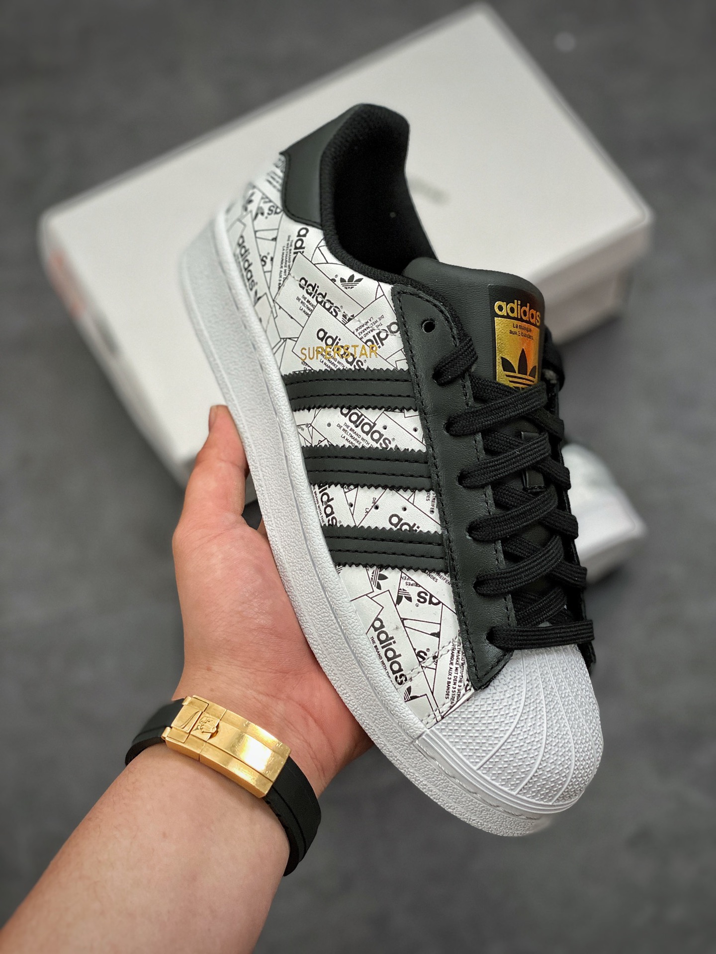 190 2020ss阿迪达斯adidas三叶草 Originals Superstars All Over Print”Reflective Labels”贝壳头经典百搭休闲运动板鞋“白黑金反光文字品牌标”FV2819