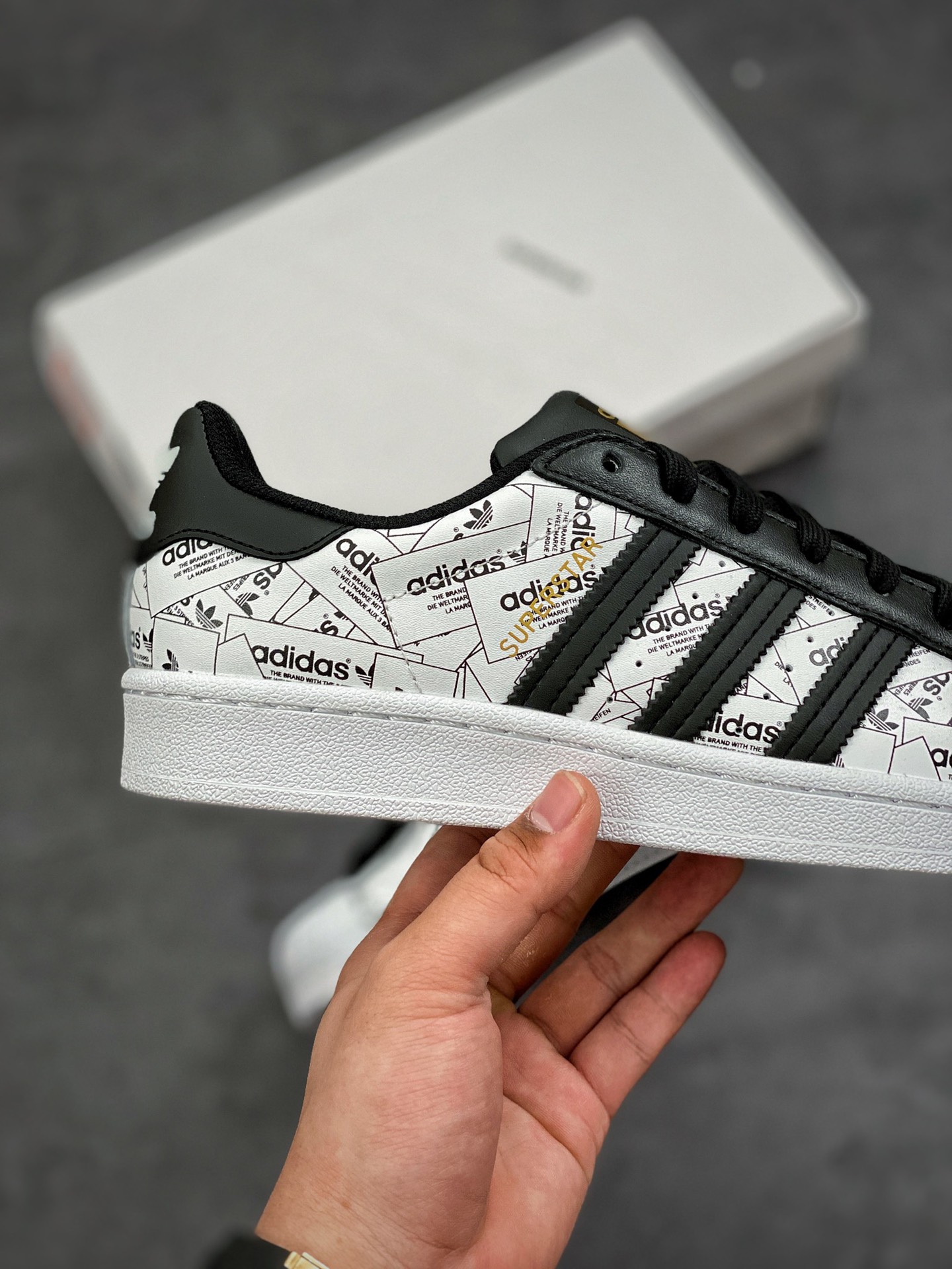 190 2020ss阿迪达斯adidas三叶草 Originals Superstars All Over Print”Reflective Labels”贝壳头经典百搭休闲运动板鞋“白黑金反光文字品牌标”FV2819