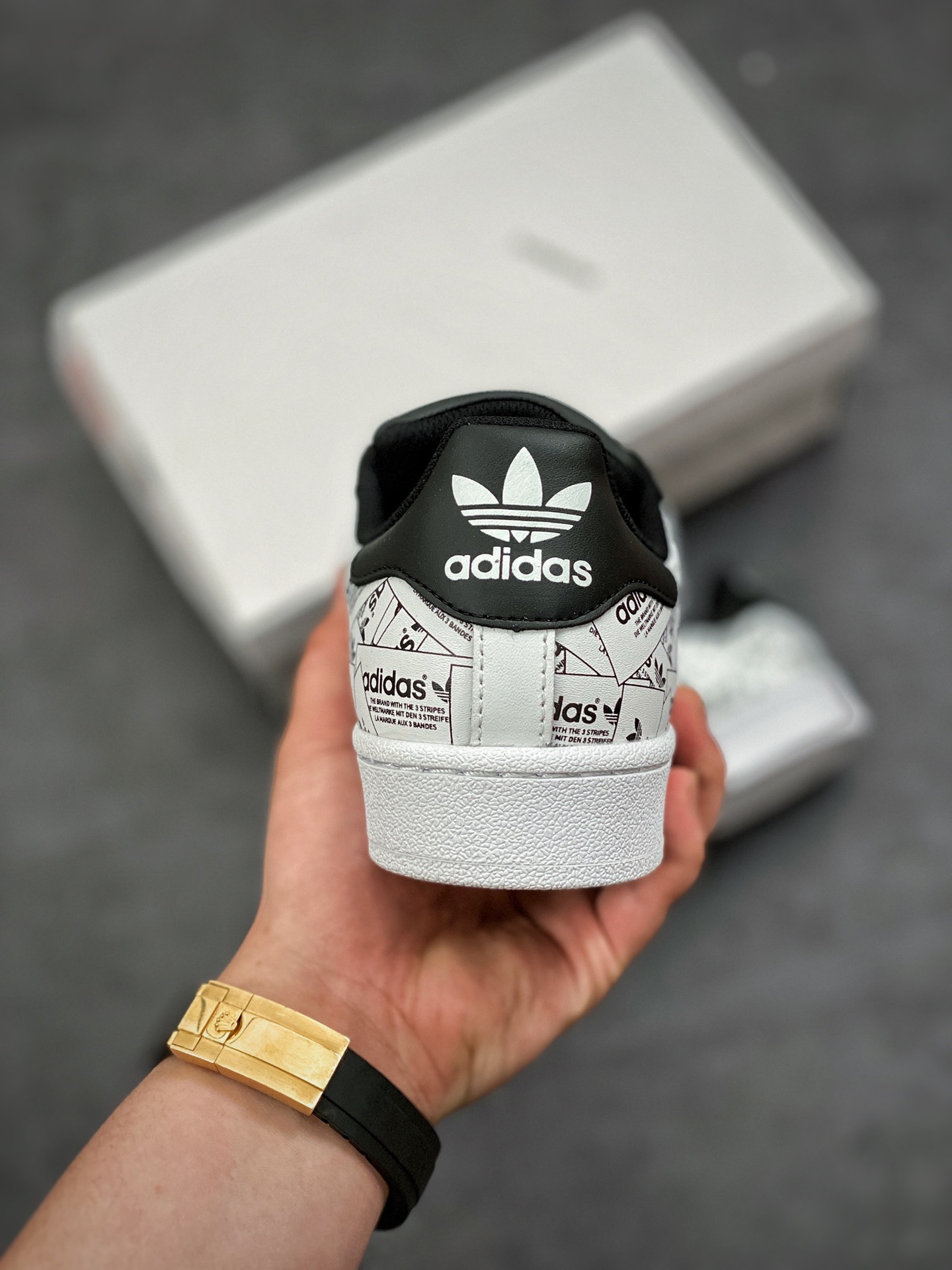 190 2020ss阿迪达斯adidas三叶草 Originals Superstars All Over Print”Reflective Labels”贝壳头经典百搭休闲运动板鞋“白黑金反光文字品牌标”FV2819