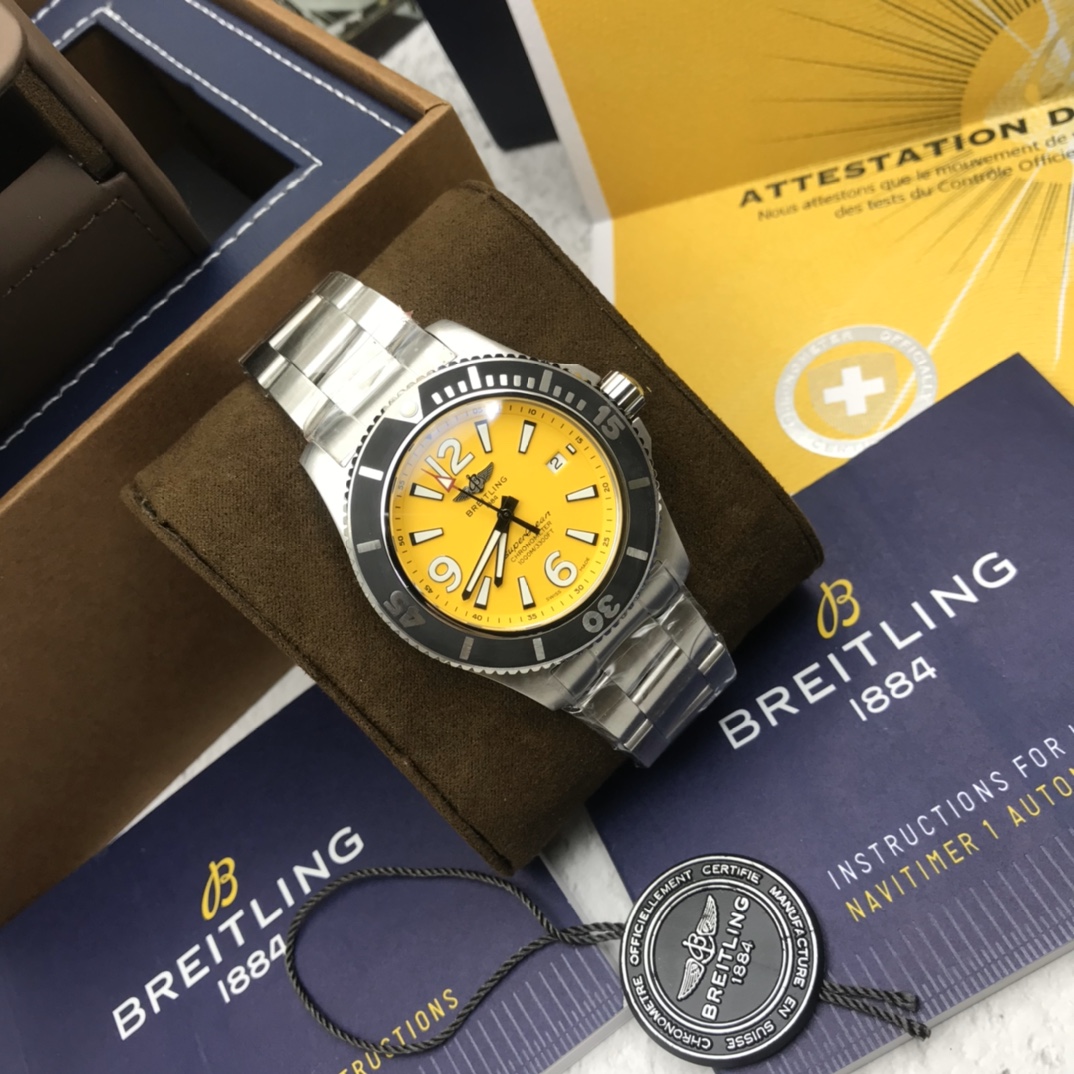 批:2500 最新到货 Original Breitling 原厂正品百年灵超级海洋自动机械腕表，清新多彩且富有运动感，专门为追求腕表卓越性能和现代格调的男士们设计，力量感、功能性和酷炫的现在风格勾画出百年灵海洋的经典形象，采用坚固的44毫米精钢表壳，腕表配有棘轮式单向表圈，搭载原装瑞士ETA2824自动机械机芯，弧面蓝宝石水晶玻璃，双面防眩，渠道入库，价格和款式绝对惊艳，专柜售价3万+，配全套原包装出货