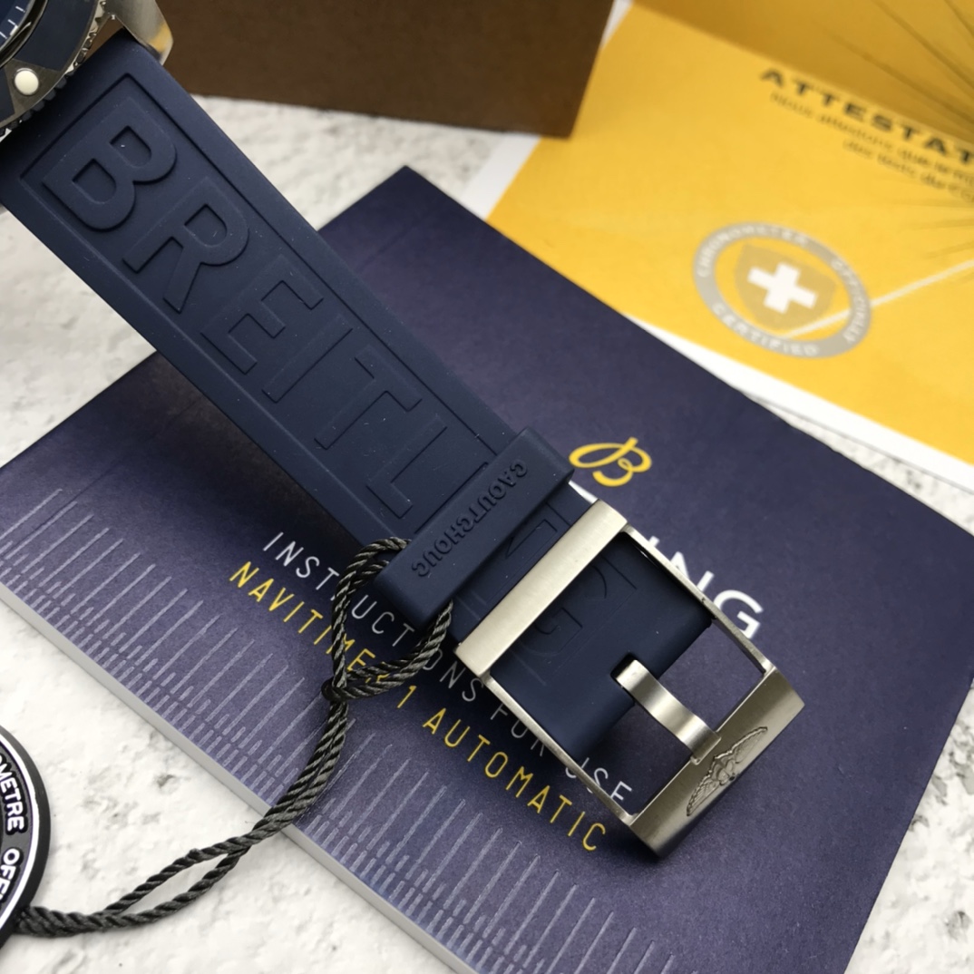 批:2500 最新到货 Original Breitling 原厂正品百年灵超级海洋自动机械腕表,清新多彩且富有运动感,专门为追求腕表卓越性能和现代格调的男士们设计,力量感、功能性和酷炫的现在风格勾画出百年灵海洋的经典形象,采用坚固的44毫米精钢表壳,腕表配有棘轮式单向表圈,搭载原装瑞士ETA2824自动机械机芯,弧面蓝宝石水晶玻璃,双面防眩,渠道入库,价格和款式绝对惊艳,专柜售价3万+,配全套原包装出货