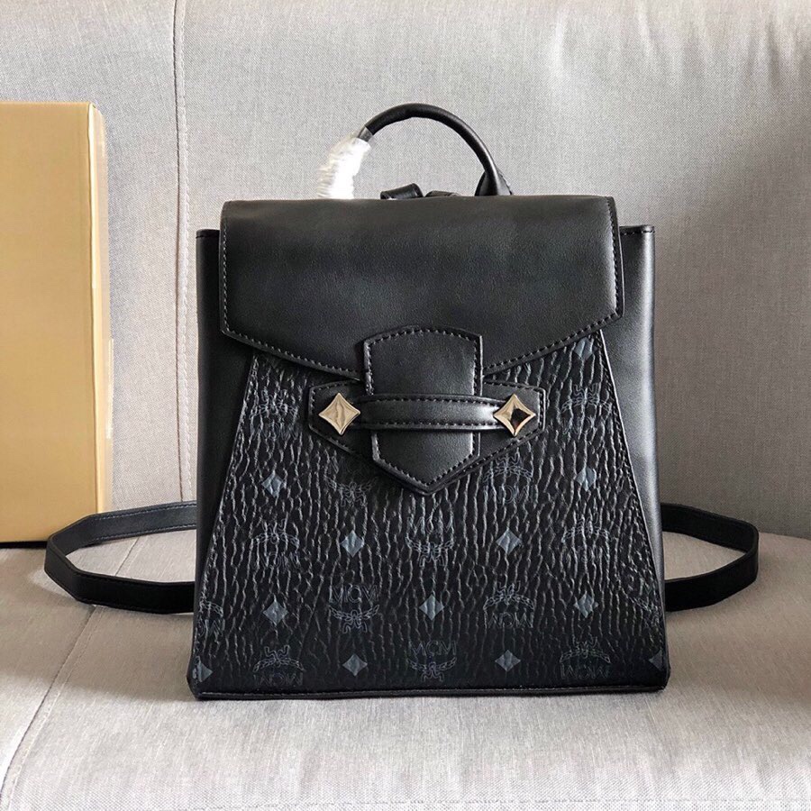 Top-tier item 💐 Shell series. The new [MCM] Essential backpack is made of our classic Visetos material, allowing for hands-free convenience while adding a touch of sophistication to your look. This structured backpack resembles a handbag with exquisite details and a magnetic flap closure. You can wear it as a backpack with a slim leather shoulder strap or use the top handle as a handbag. [Rose] Size: 23x22x12cm. image 1