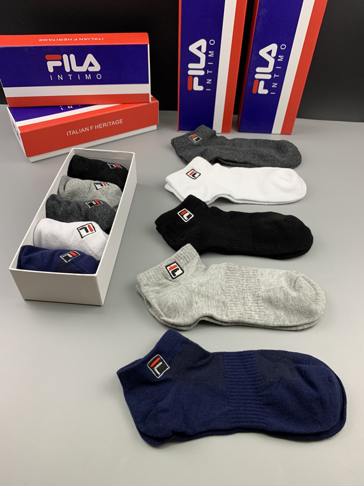 🔥🔥🔥FILA斐乐[哇][哇]简单设计代表作[强]经典不过时🎉🎉纯棉质量🎉上脚舒适、透气性强[加油][强