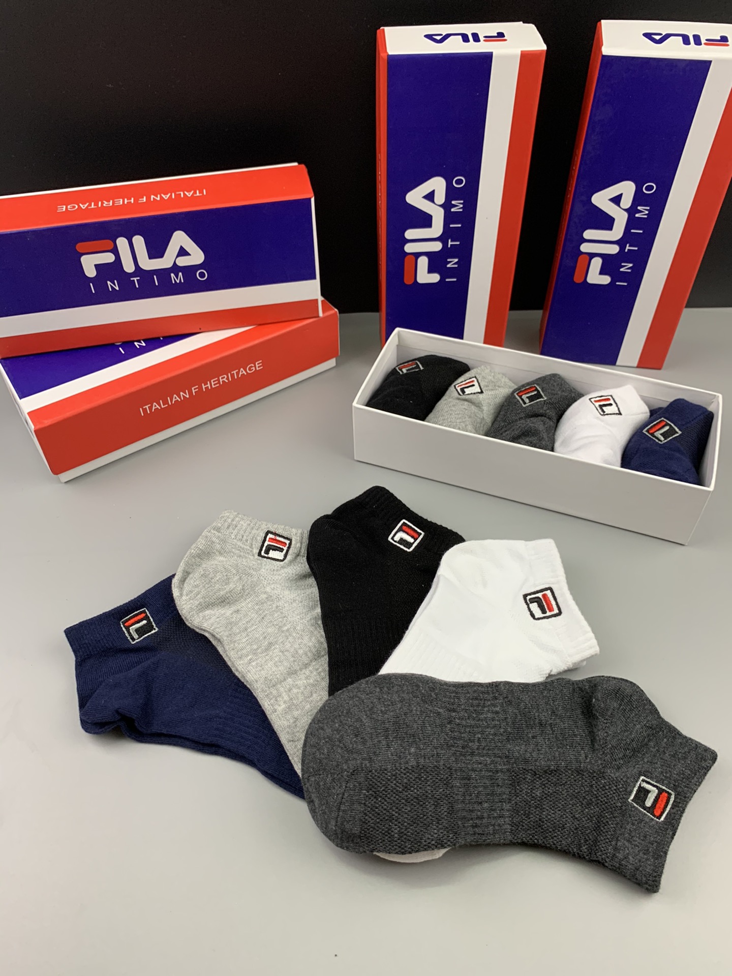 🔥🔥🔥FILA斐乐[哇][哇]简单设计代表作[强]经典不过时🎉🎉纯棉质量🎉上脚舒适、透气性强[加油][强