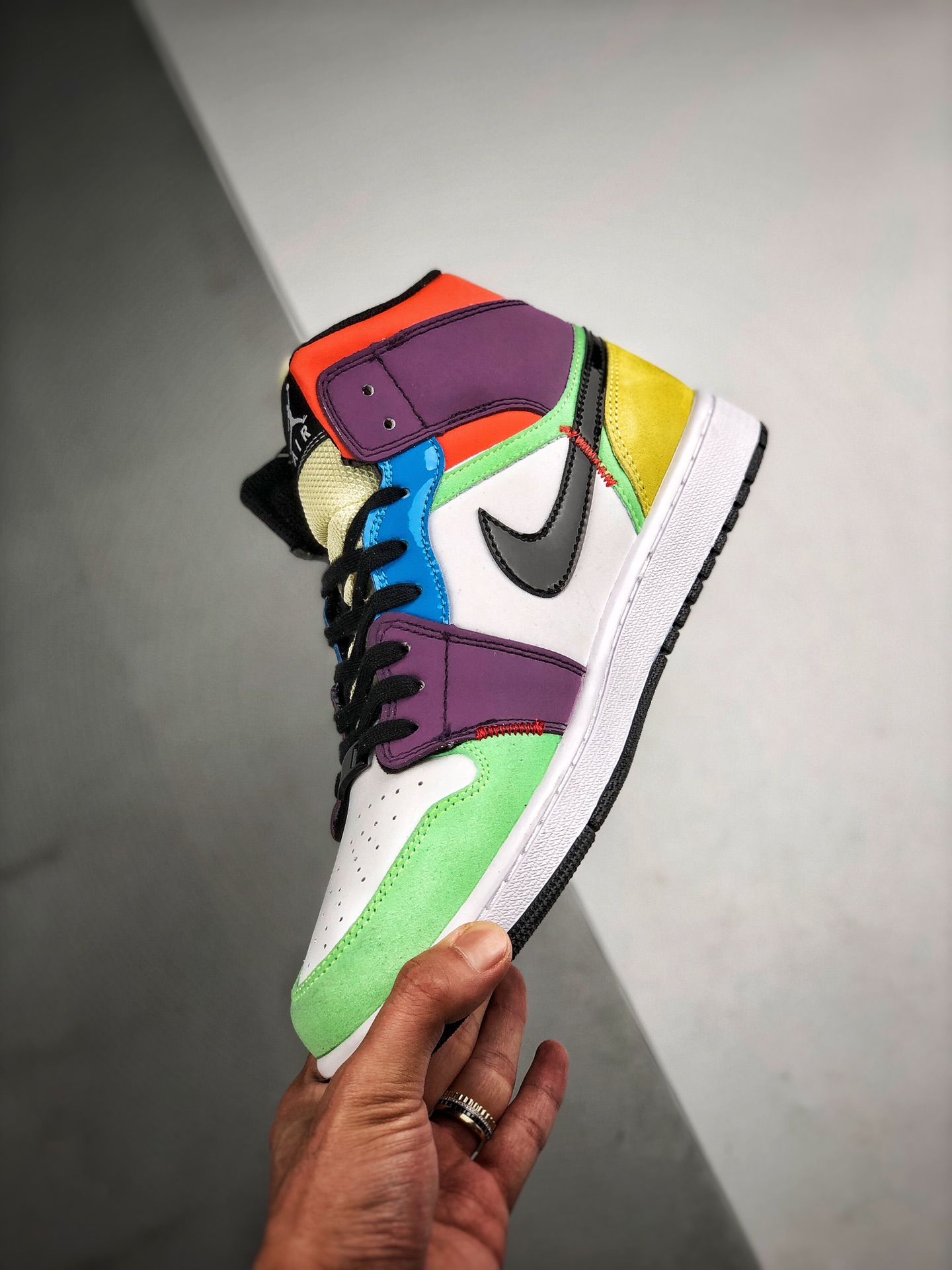 250 Air Jordan 1 Mid ”Multicolor” 彩蛋