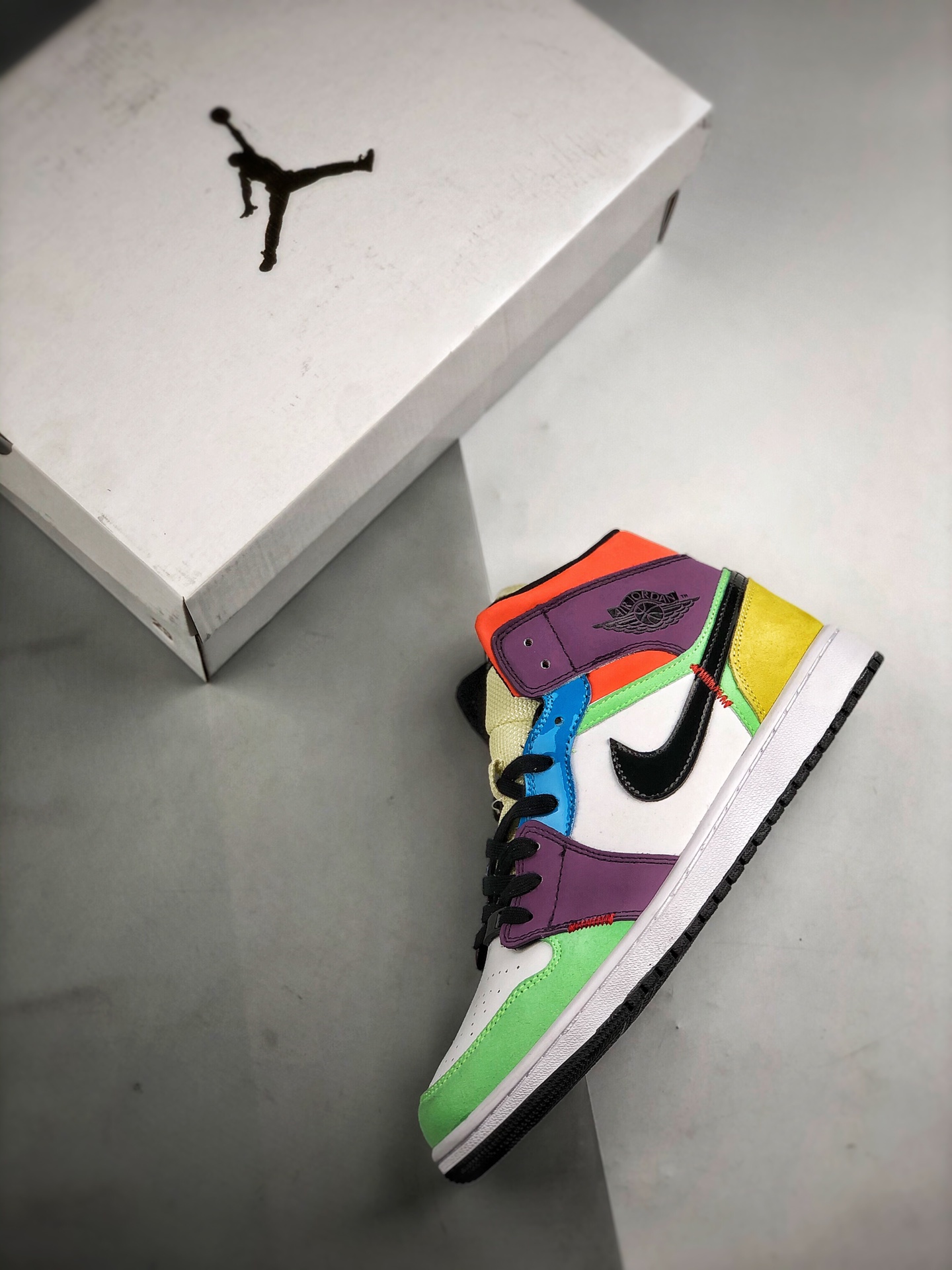 250 Air Jordan 1 Mid ”Multicolor” 彩蛋