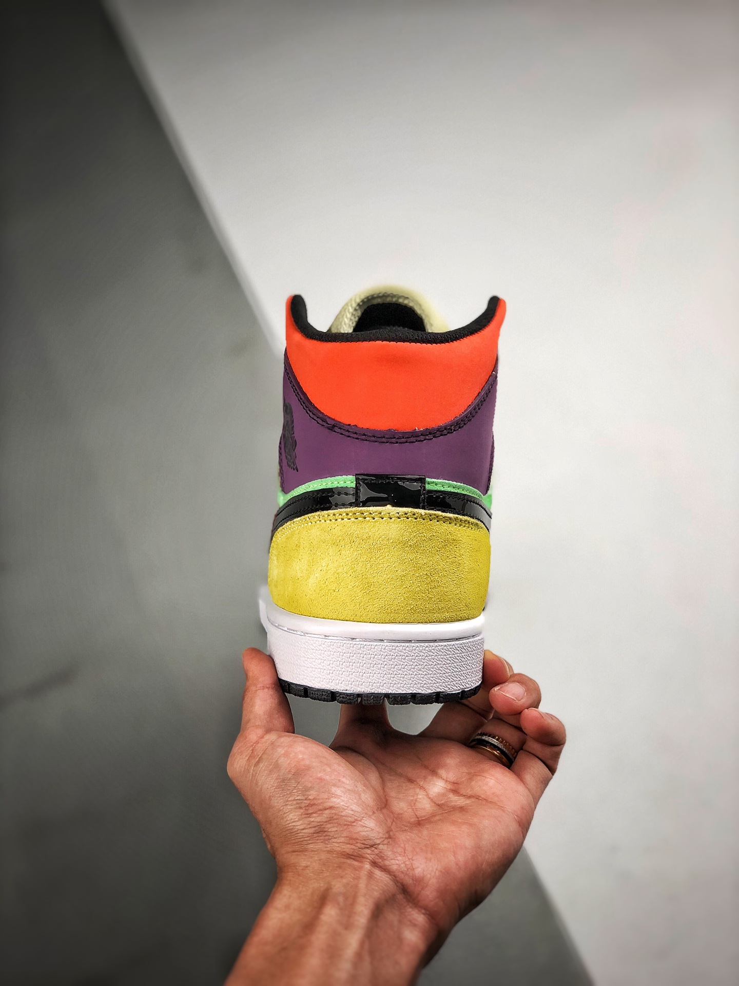250 Air Jordan 1 Mid ”Multicolor” 彩蛋